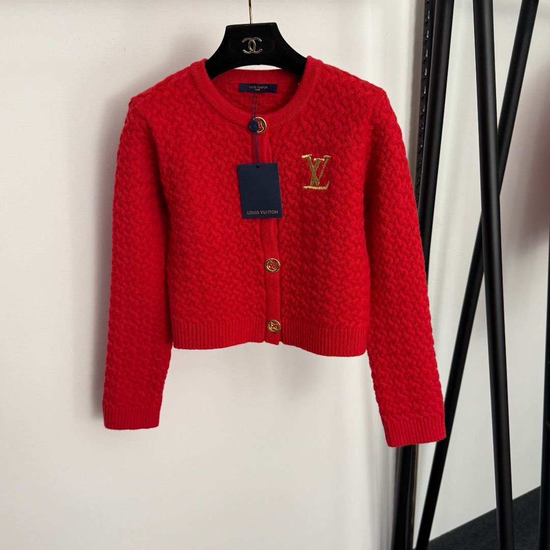 L Embroidered single breasted long sleeved knitted cardigan