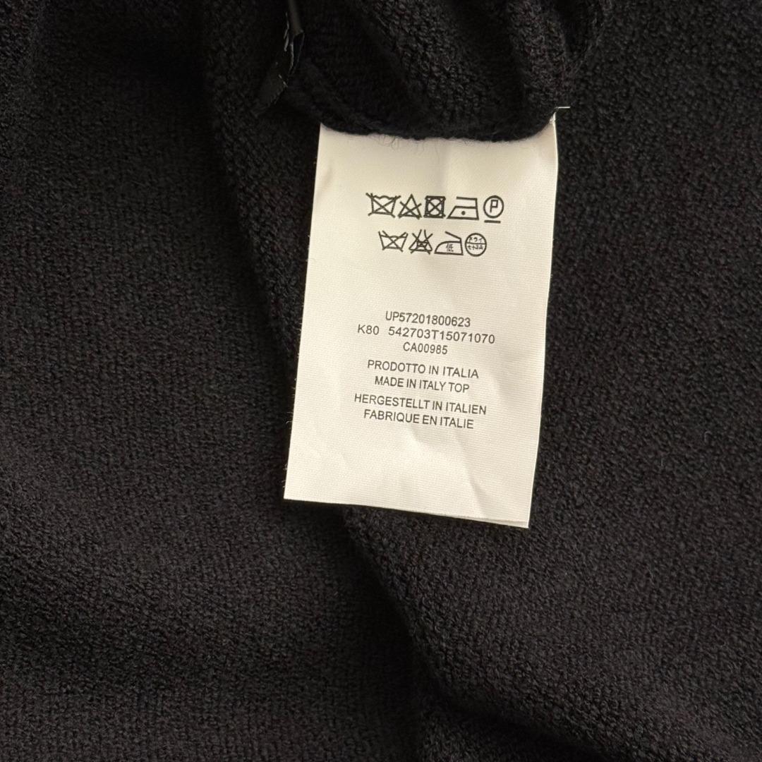 V short-sleeved dress