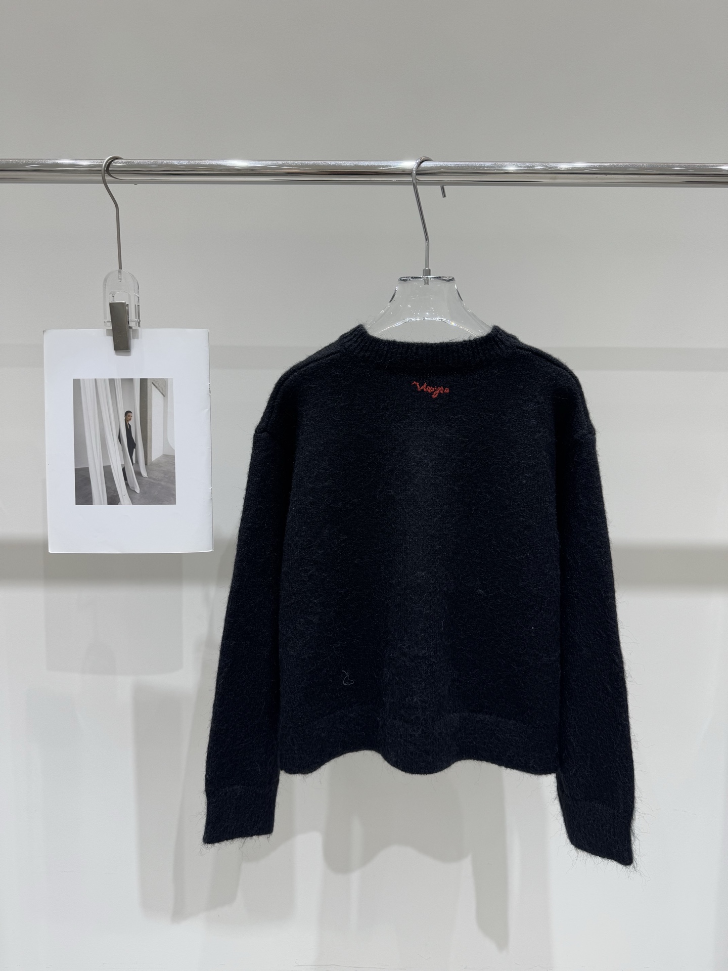 U fashion casual loose round neck embroidered long sleeved top