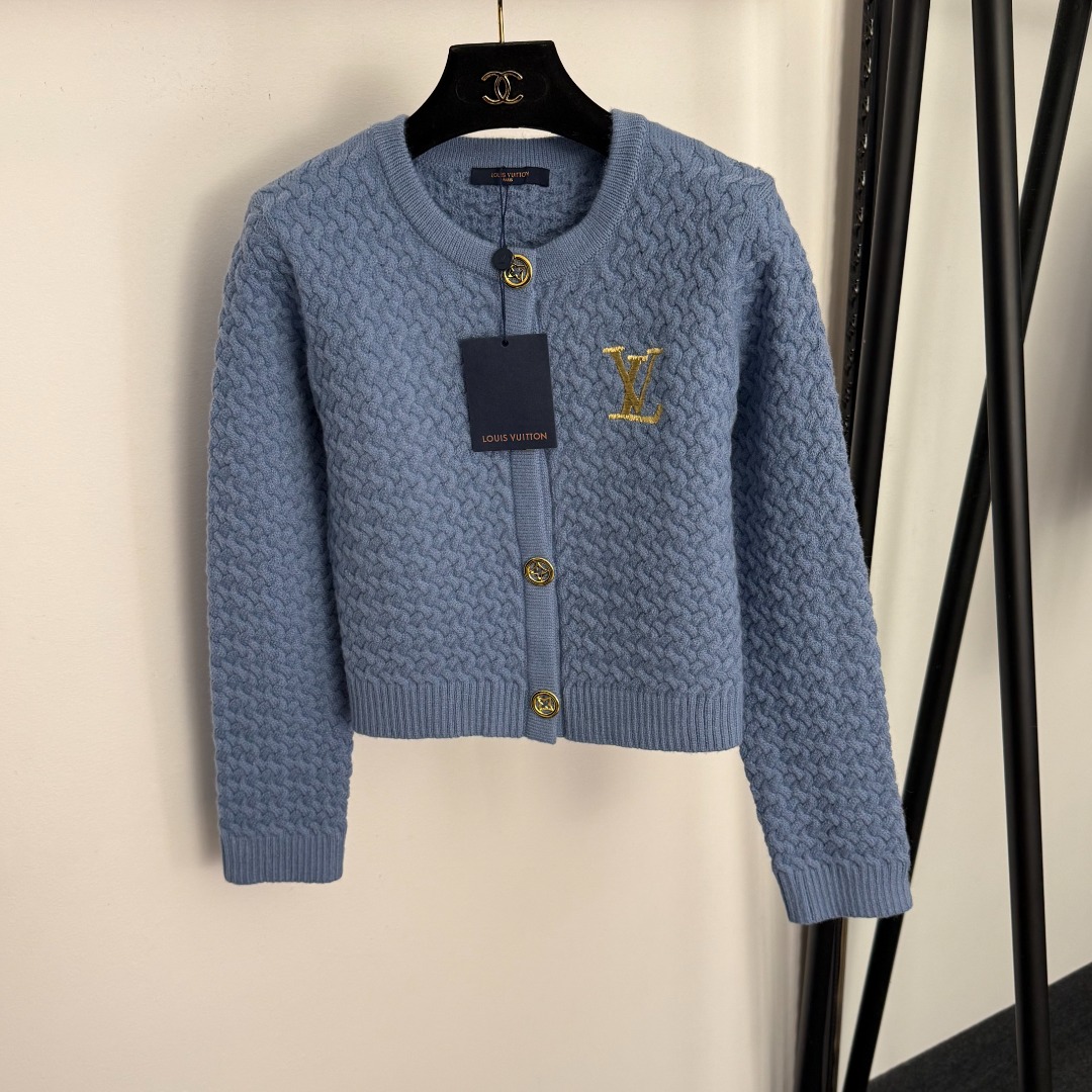 L Embroidered single breasted long sleeved knitted cardigan