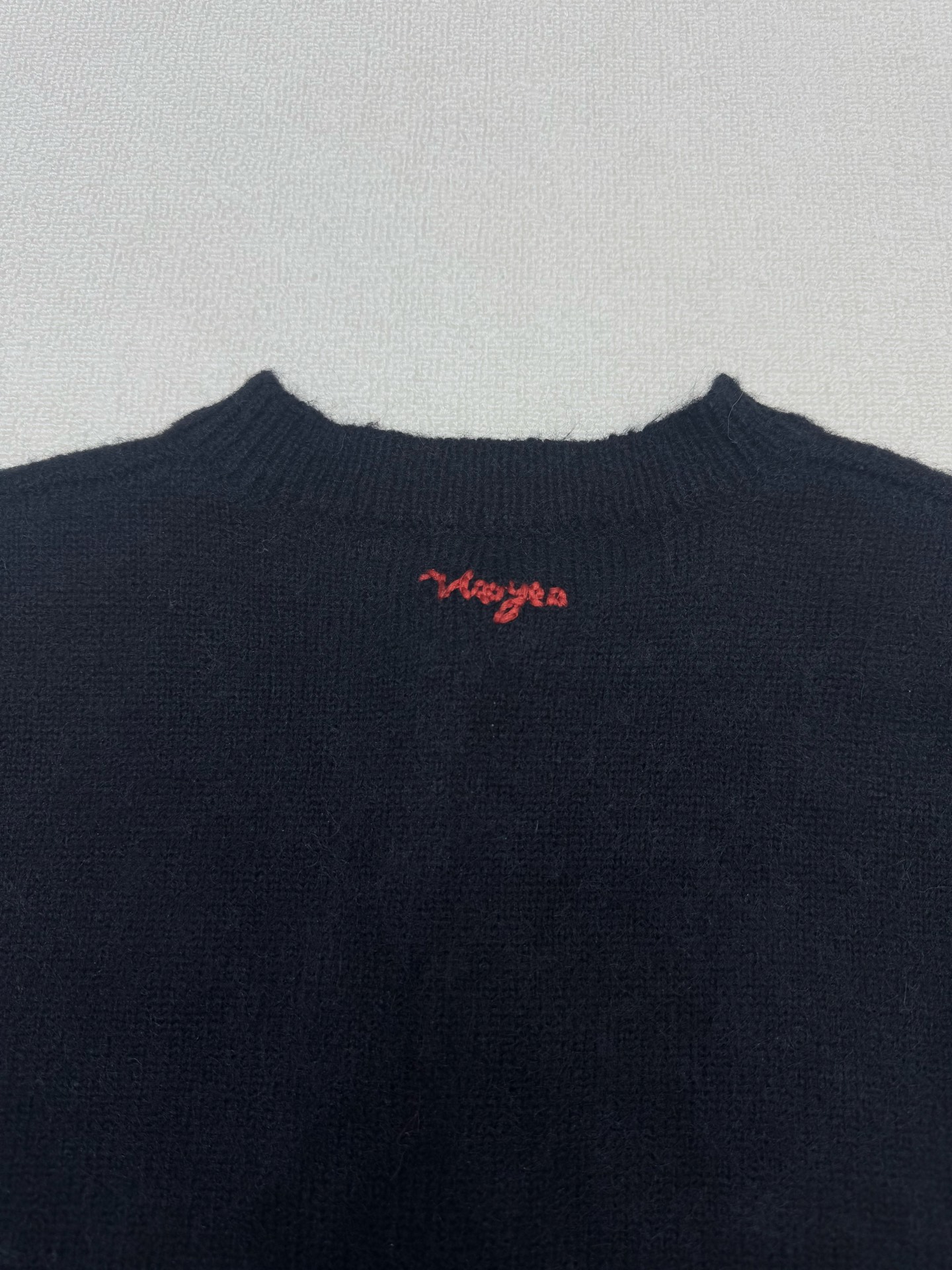 U fashion casual loose round neck embroidered long sleeved top