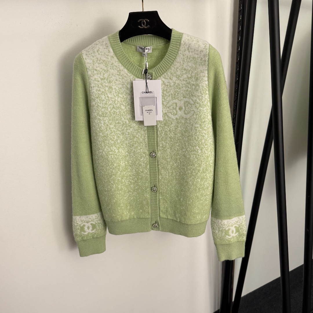 C Gradient long sleeved wool knitted cardigan