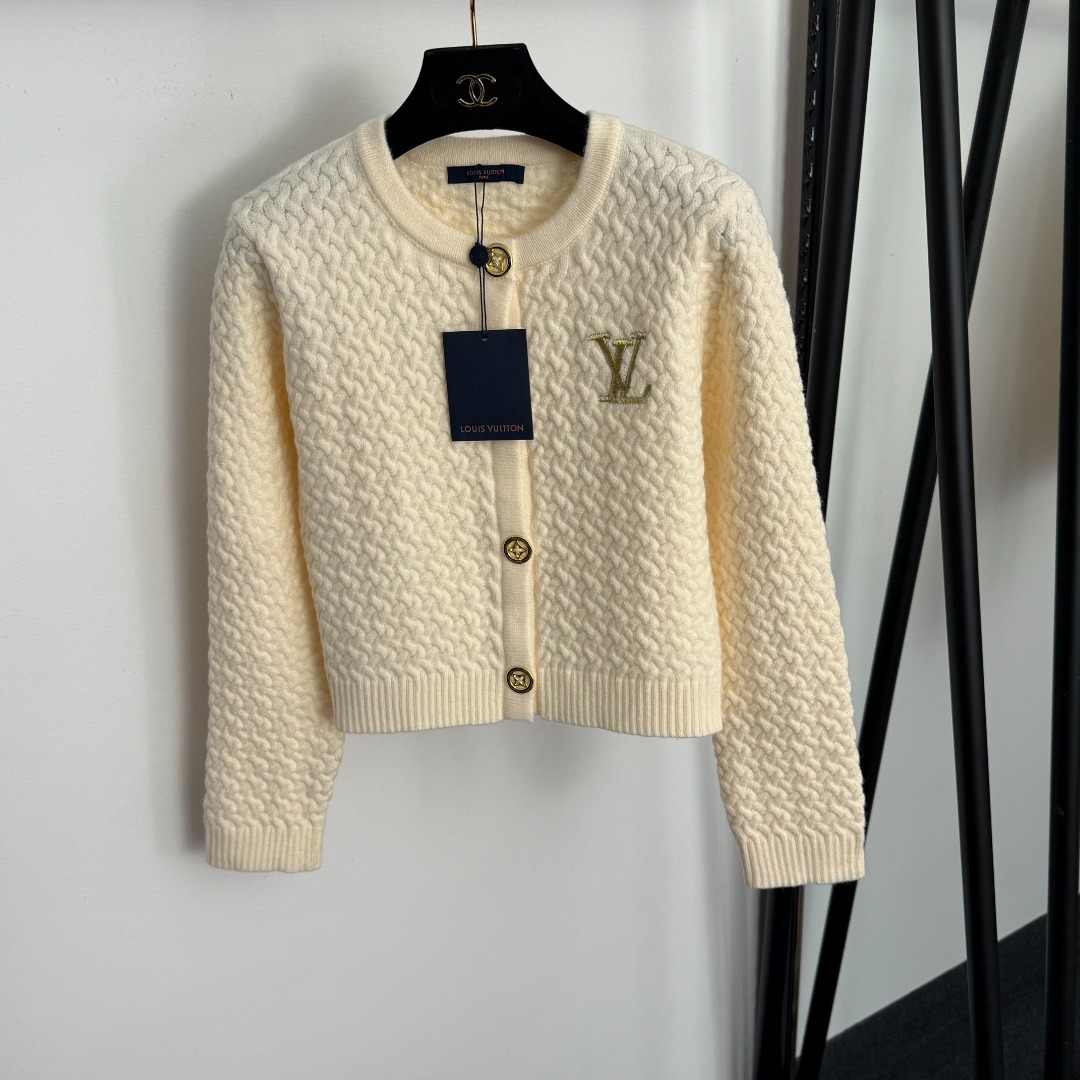 L Embroidered single breasted long sleeved knitted cardigan