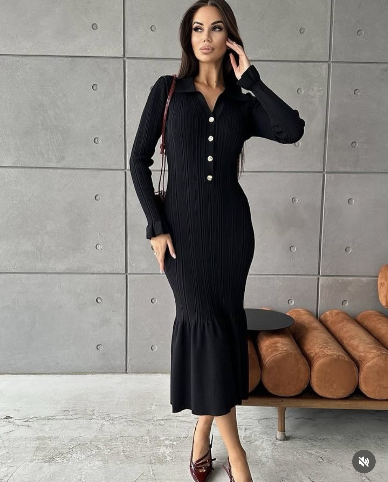 S V-neck waist-cinching knit long-sleeved dress