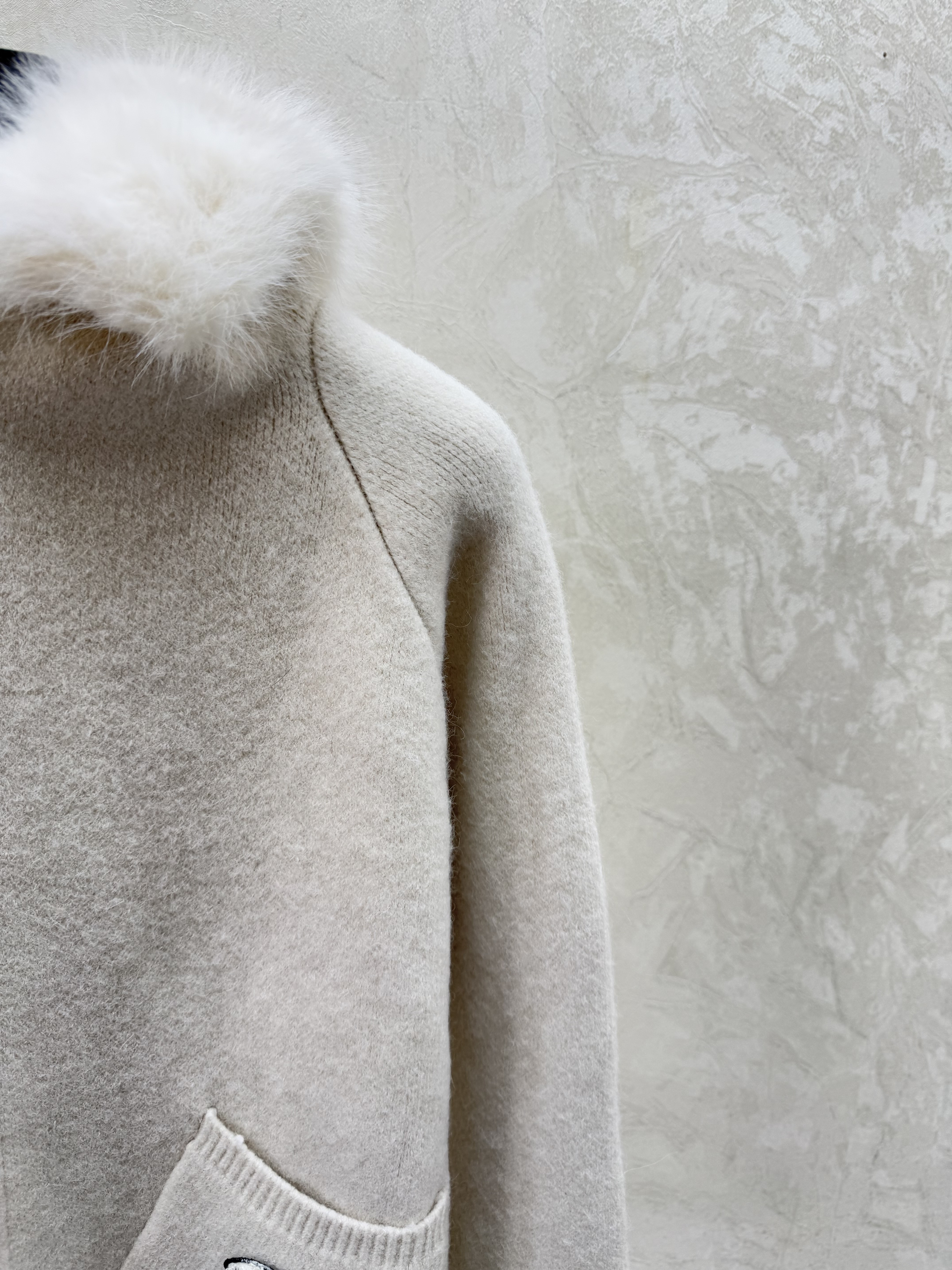 C fashion high-end women's furry hooded zipper long sleeved jacket