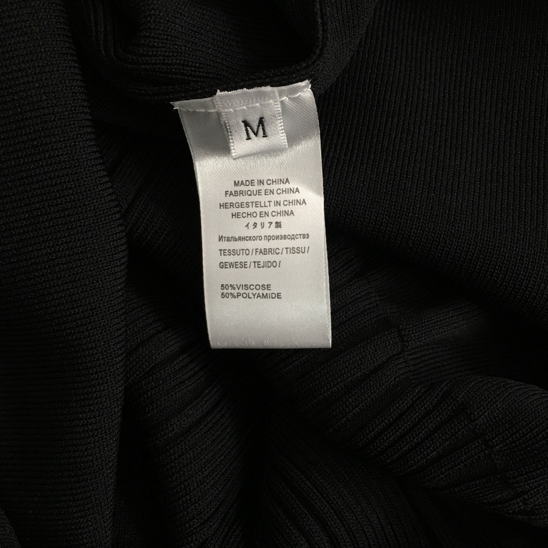 S V-neck waist-cinching knit long-sleeved dress