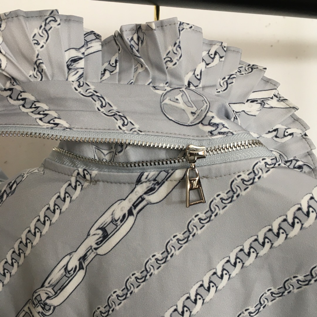 L 2 set Printed long sleeved shirt+side slit pleated skirt