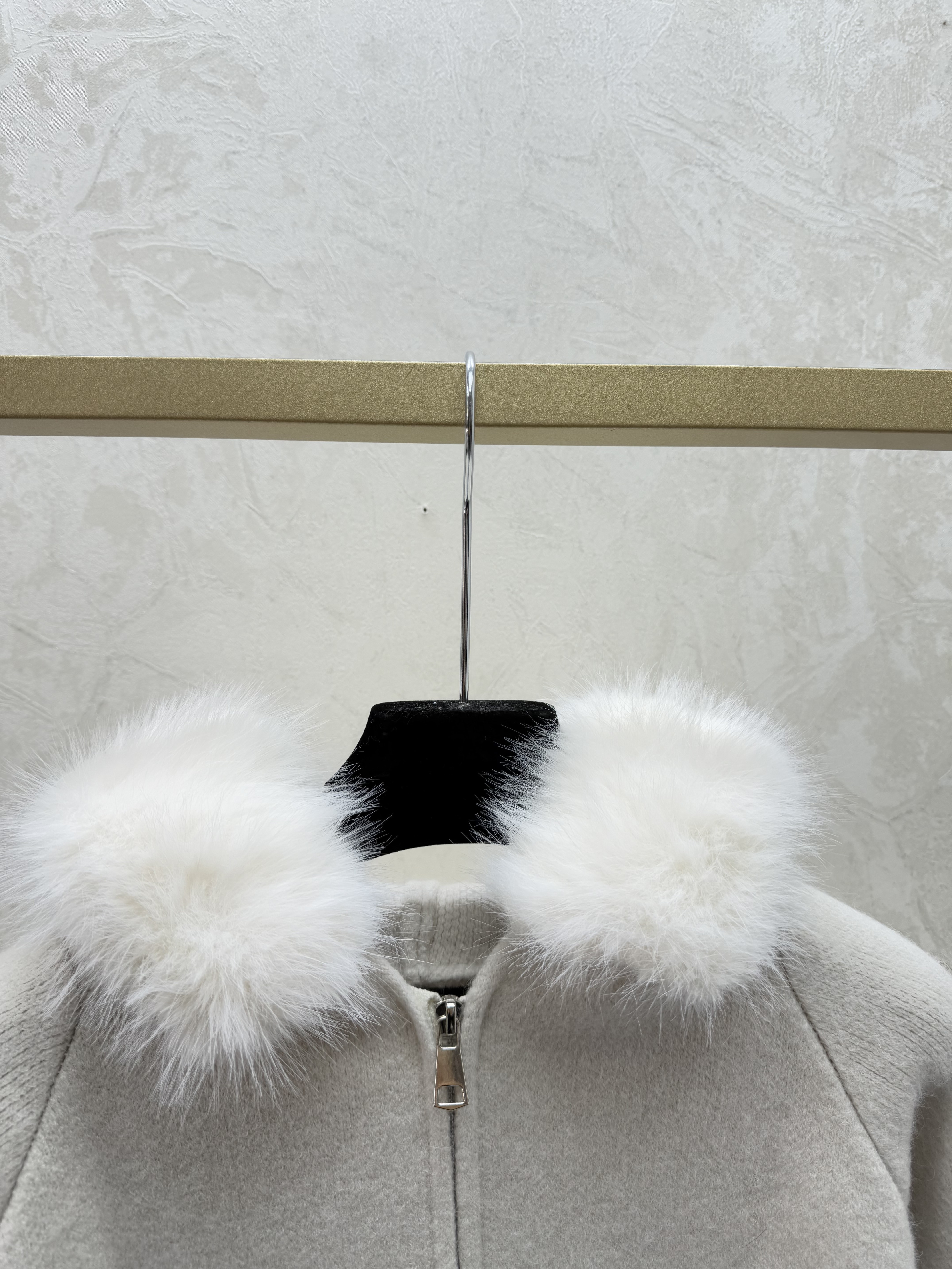 C fashion high-end women's furry hooded zipper long sleeved jacket