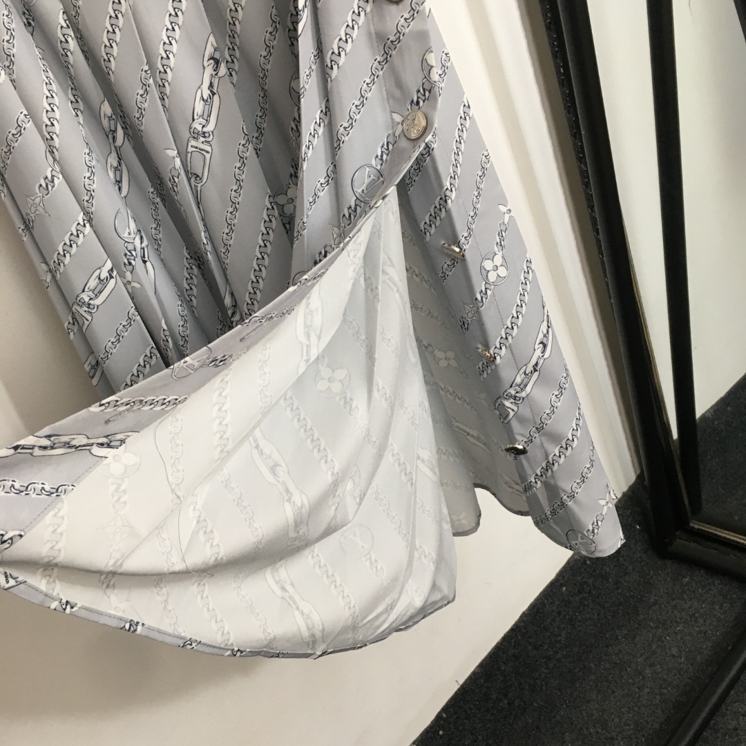 L 2 set Printed long sleeved shirt+side slit pleated skirt