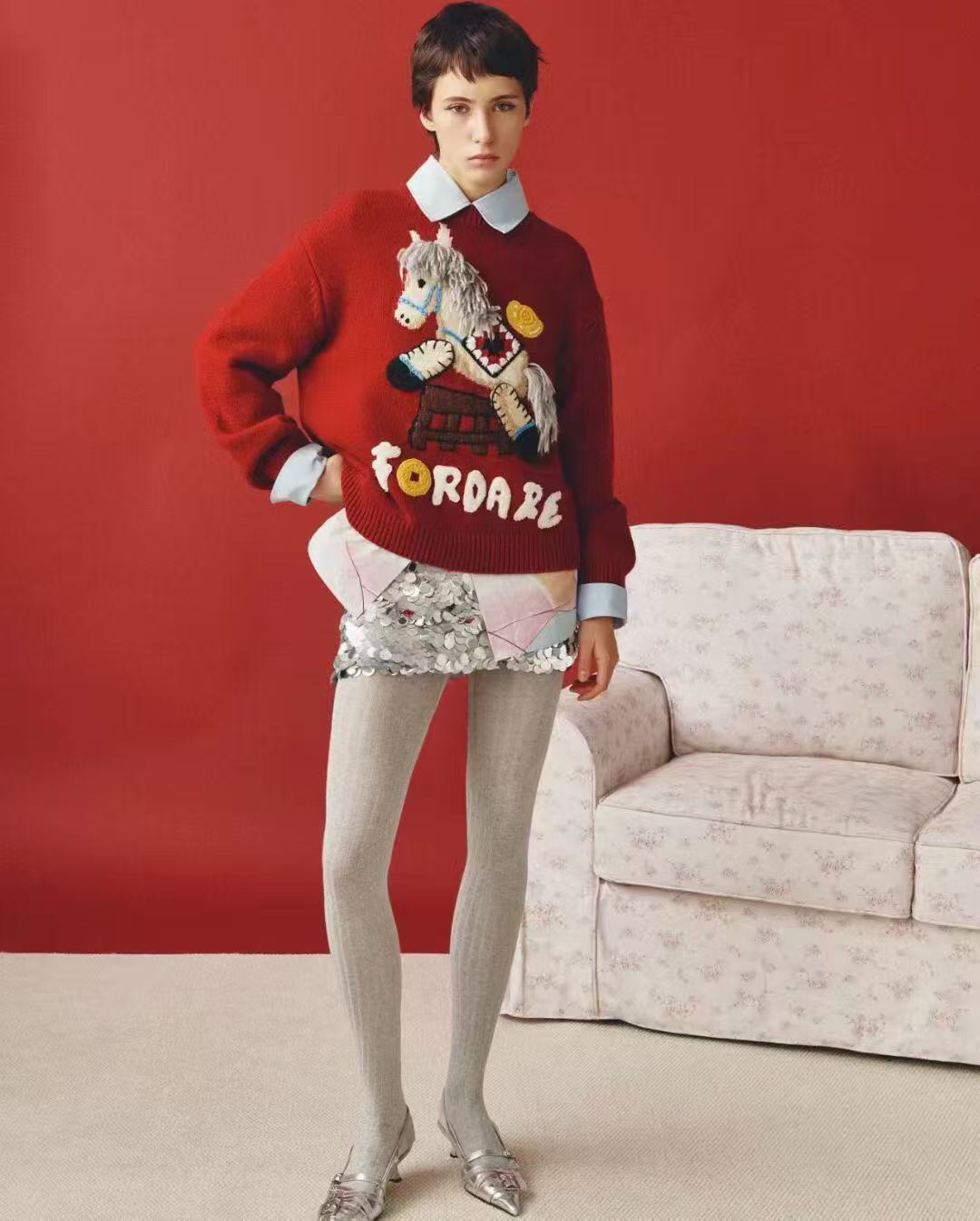 H Long sleeved knitted sweater