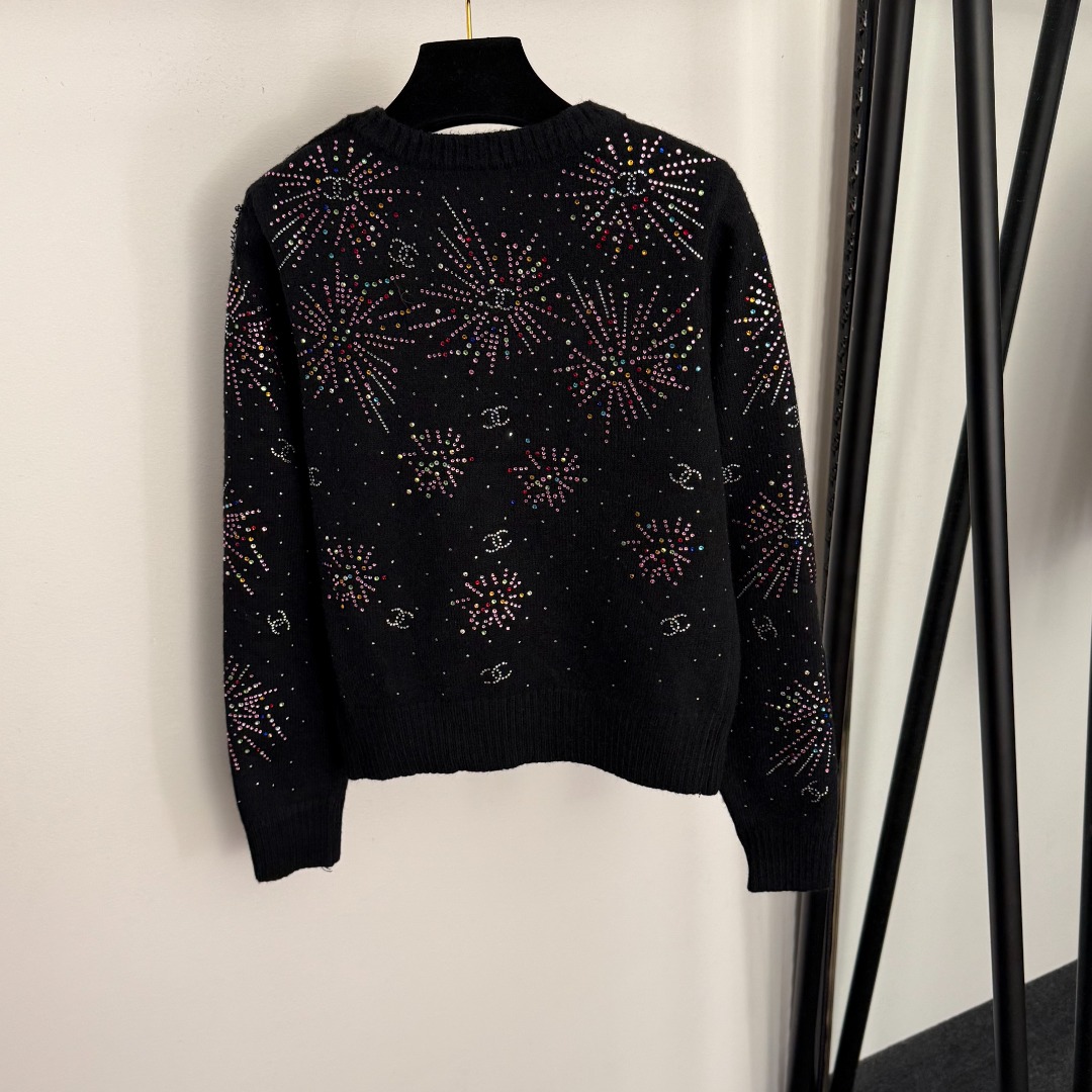 C long-sleeved knitwear
