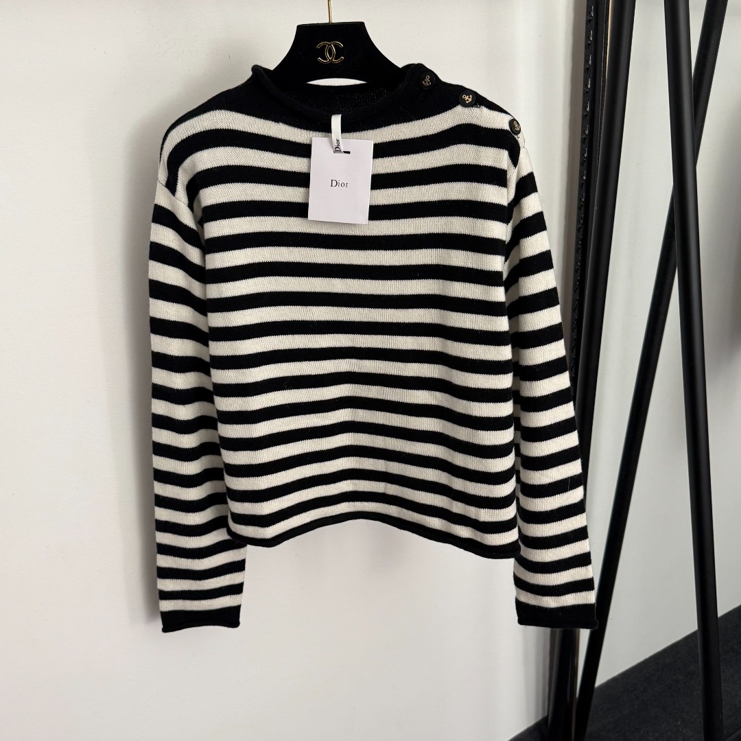 D Long-sleeved wool knit sweater