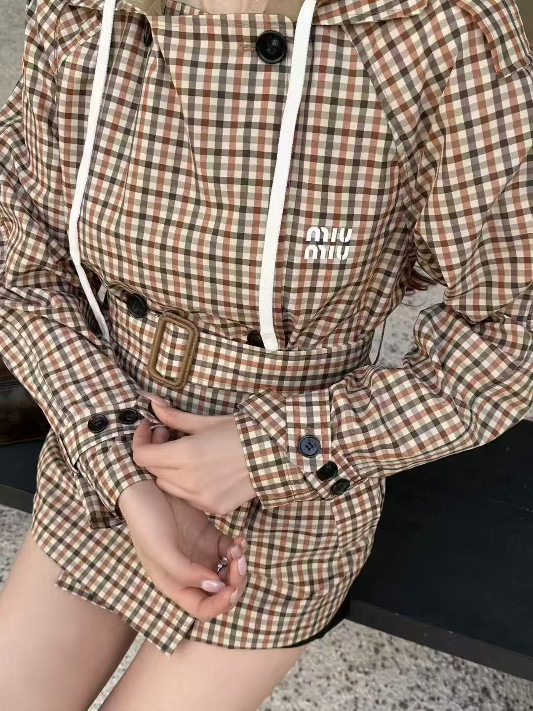 M Short hooded windbreaker jacket