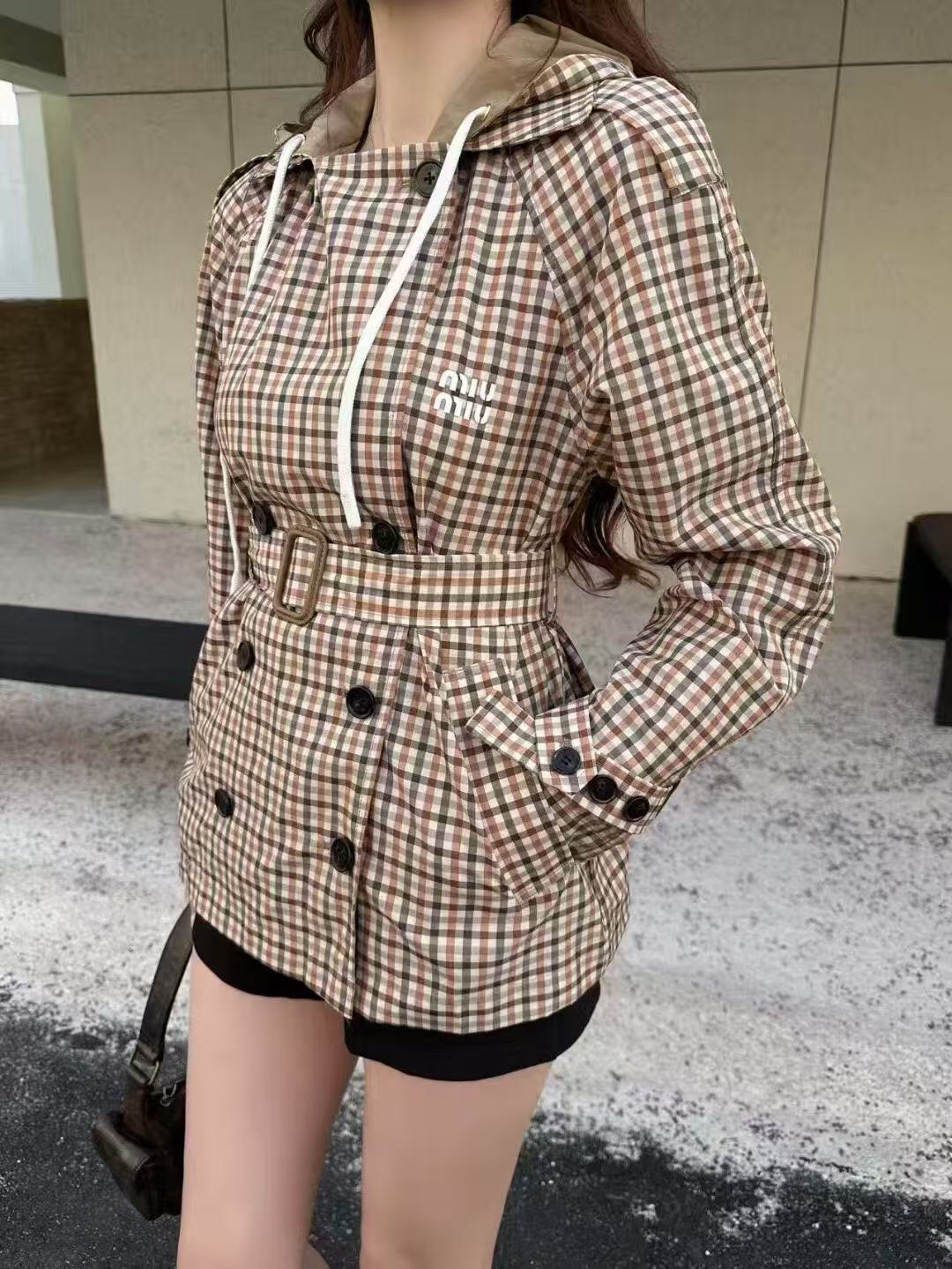 M Short hooded windbreaker jacket