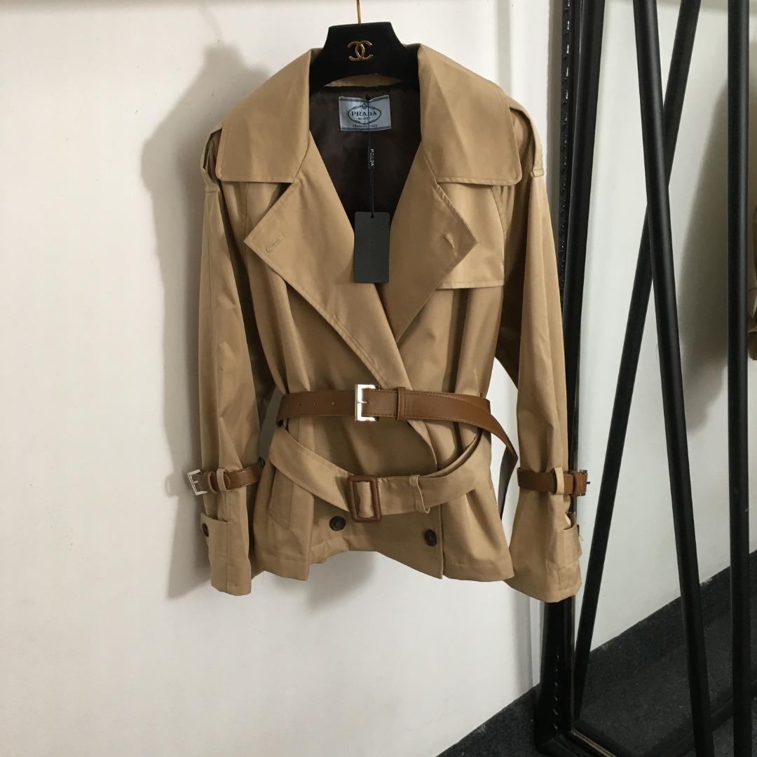 P Short windbreaker jacket with belt