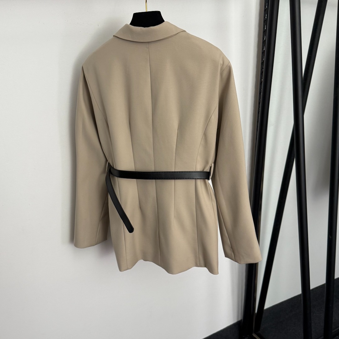 D Suit jacket with belt