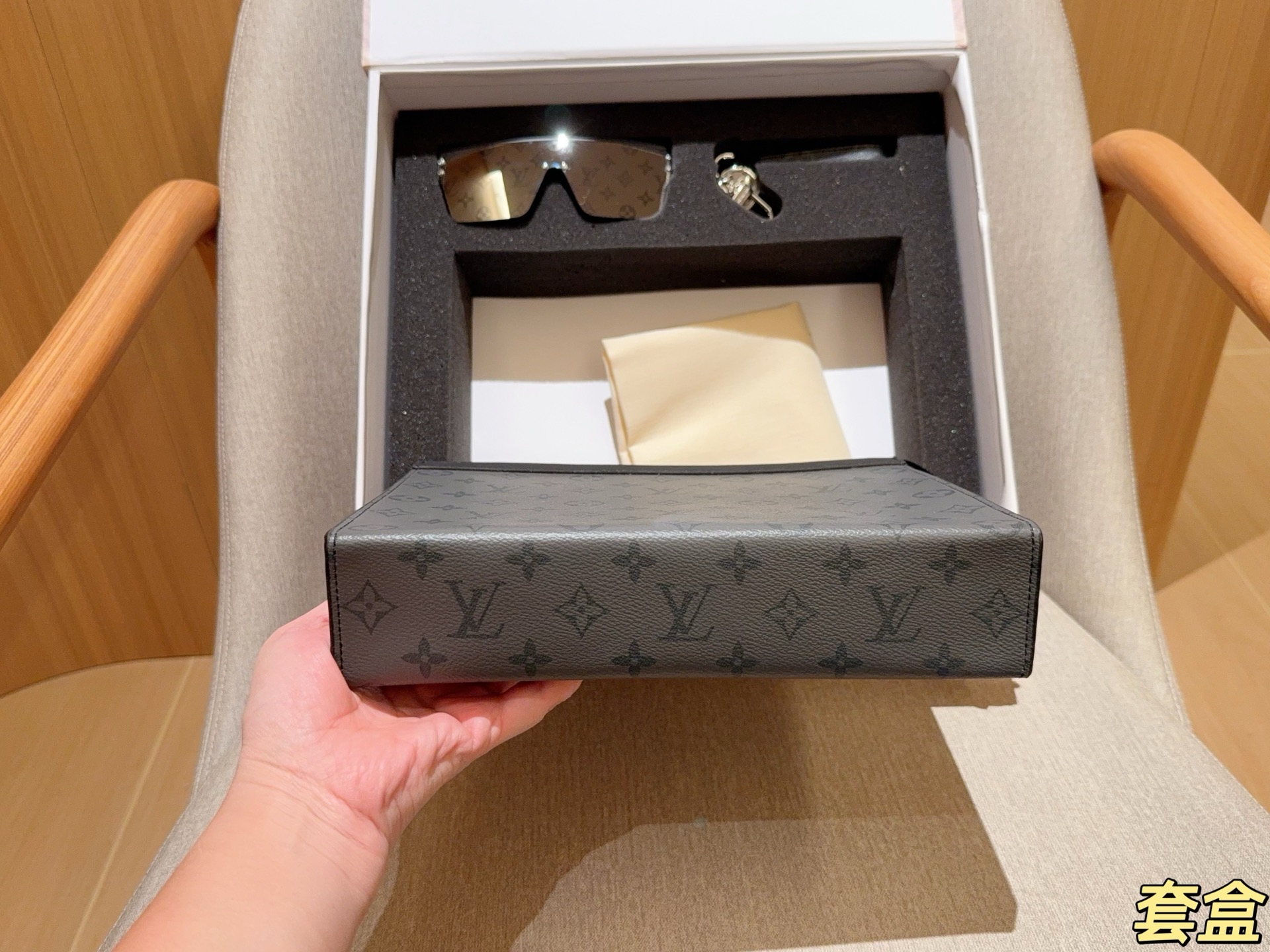 L design Toiletry Kit Bundle Sale (Toiletry Bag+ Sunglasses + Keychain)