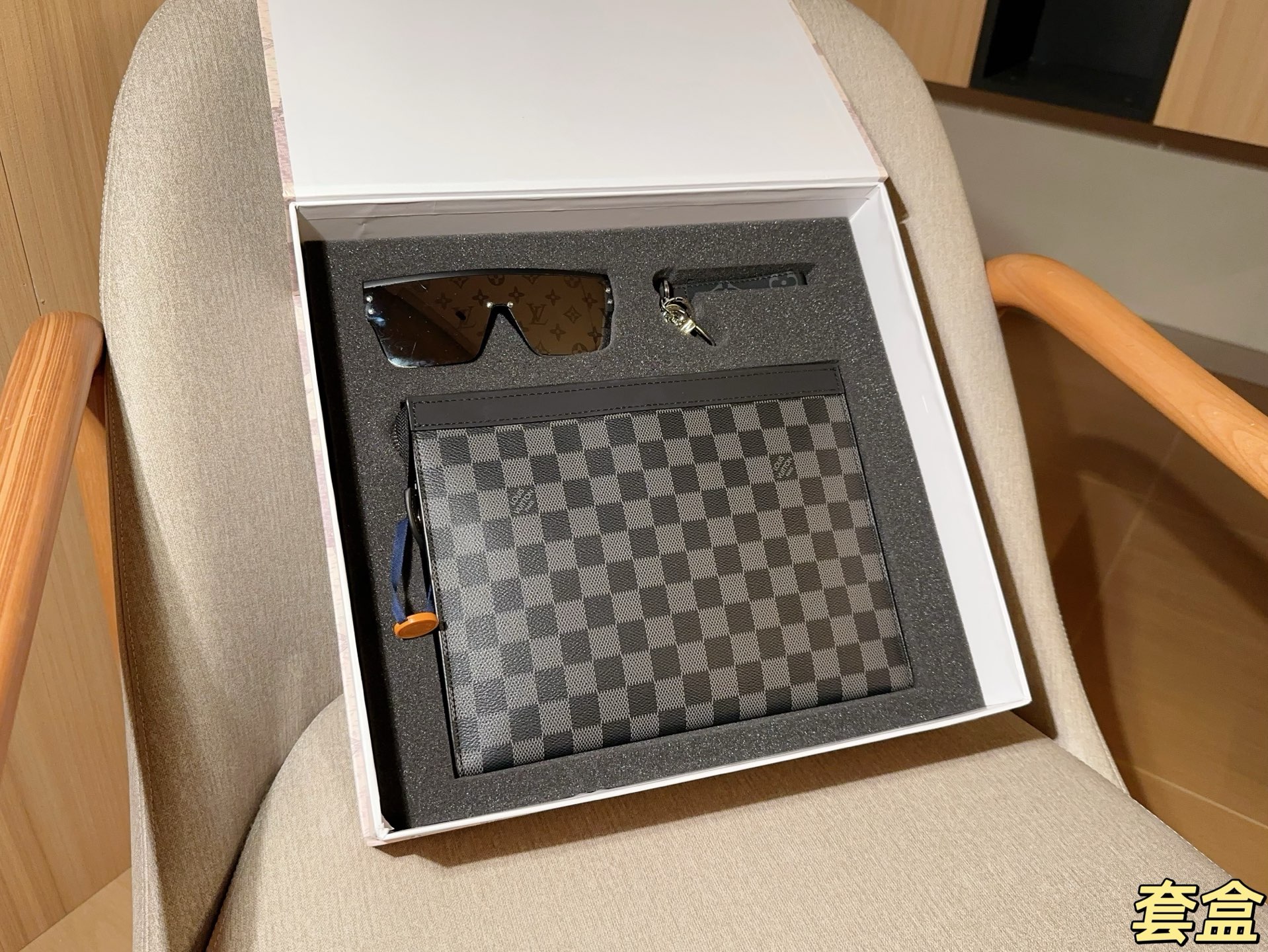 L design Toiletry Kit Bundle Sale (Toiletry Bag+ Sunglasses + Keychain)