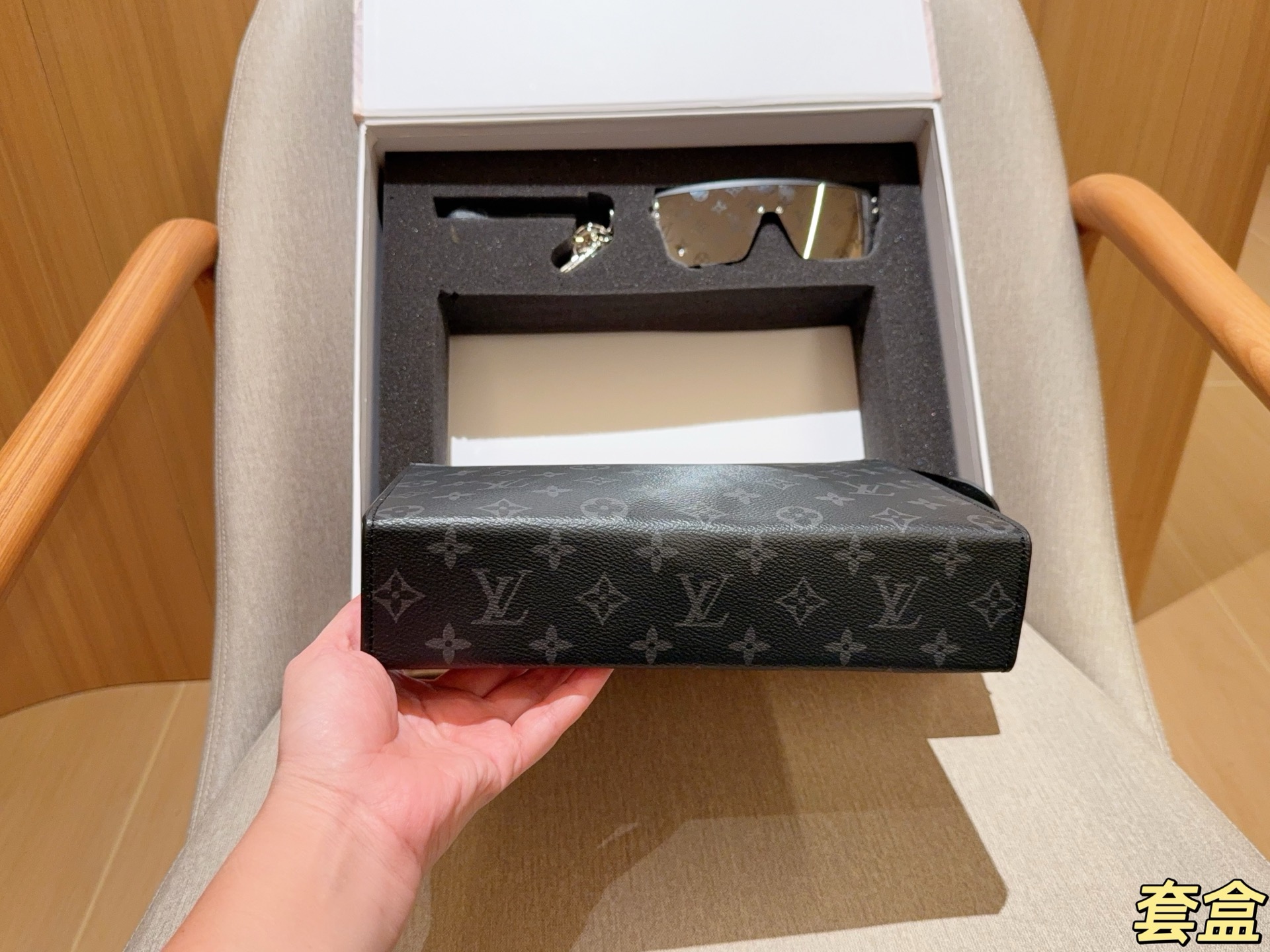 L design Toiletry Kit Bundle Sale (Toiletry Bag+ Sunglasses + Keychain)