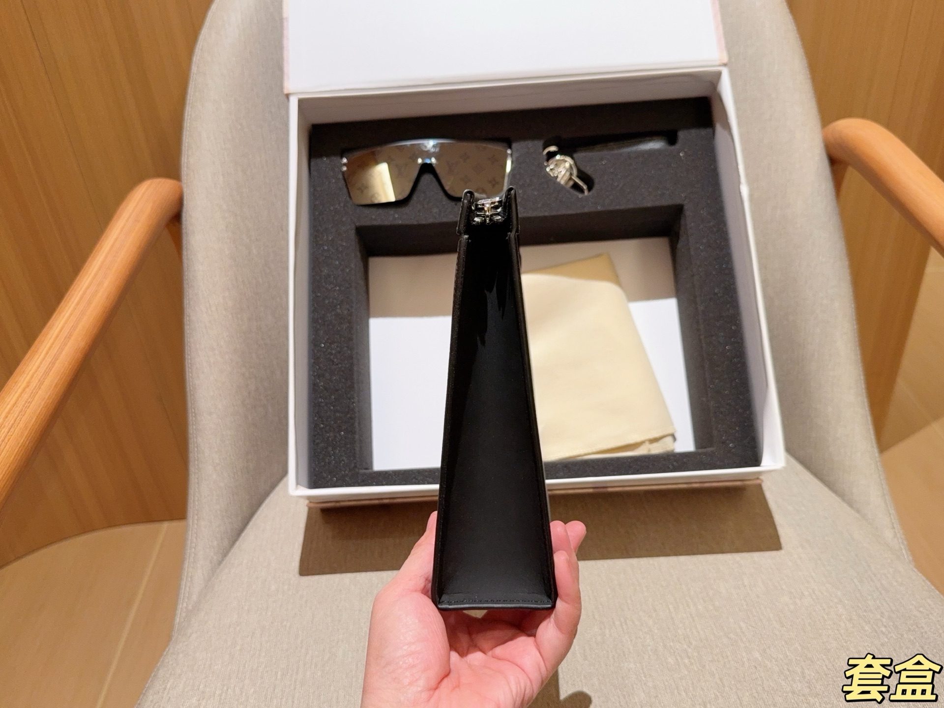 L design Toiletry Kit Bundle Sale (Toiletry Bag+ Sunglasses + Keychain)