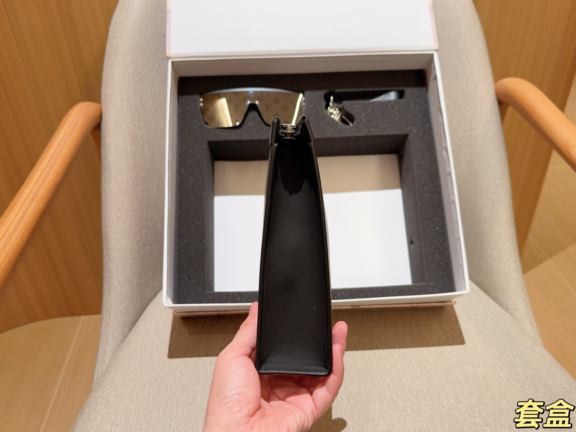 L design Toiletry Kit Bundle Sale (Toiletry Bag+ Sunglasses + Keychain)