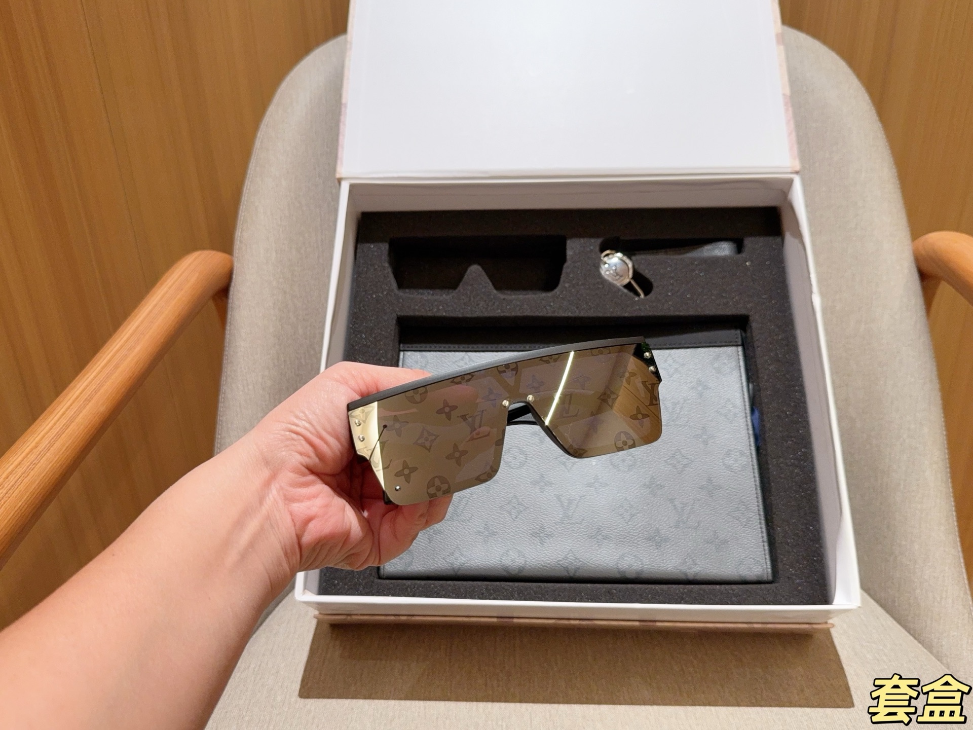 L design Toiletry Kit Bundle Sale (Toiletry Bag+ Sunglasses + Keychain)