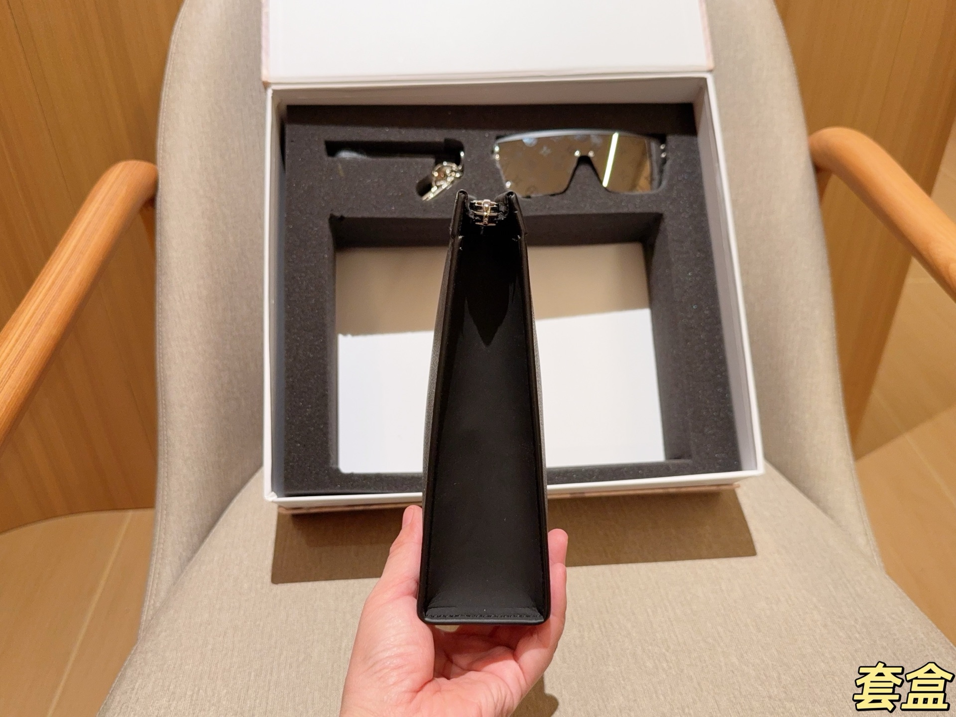 L design Toiletry Kit Bundle Sale (Toiletry Bag+ Sunglasses + Keychain)