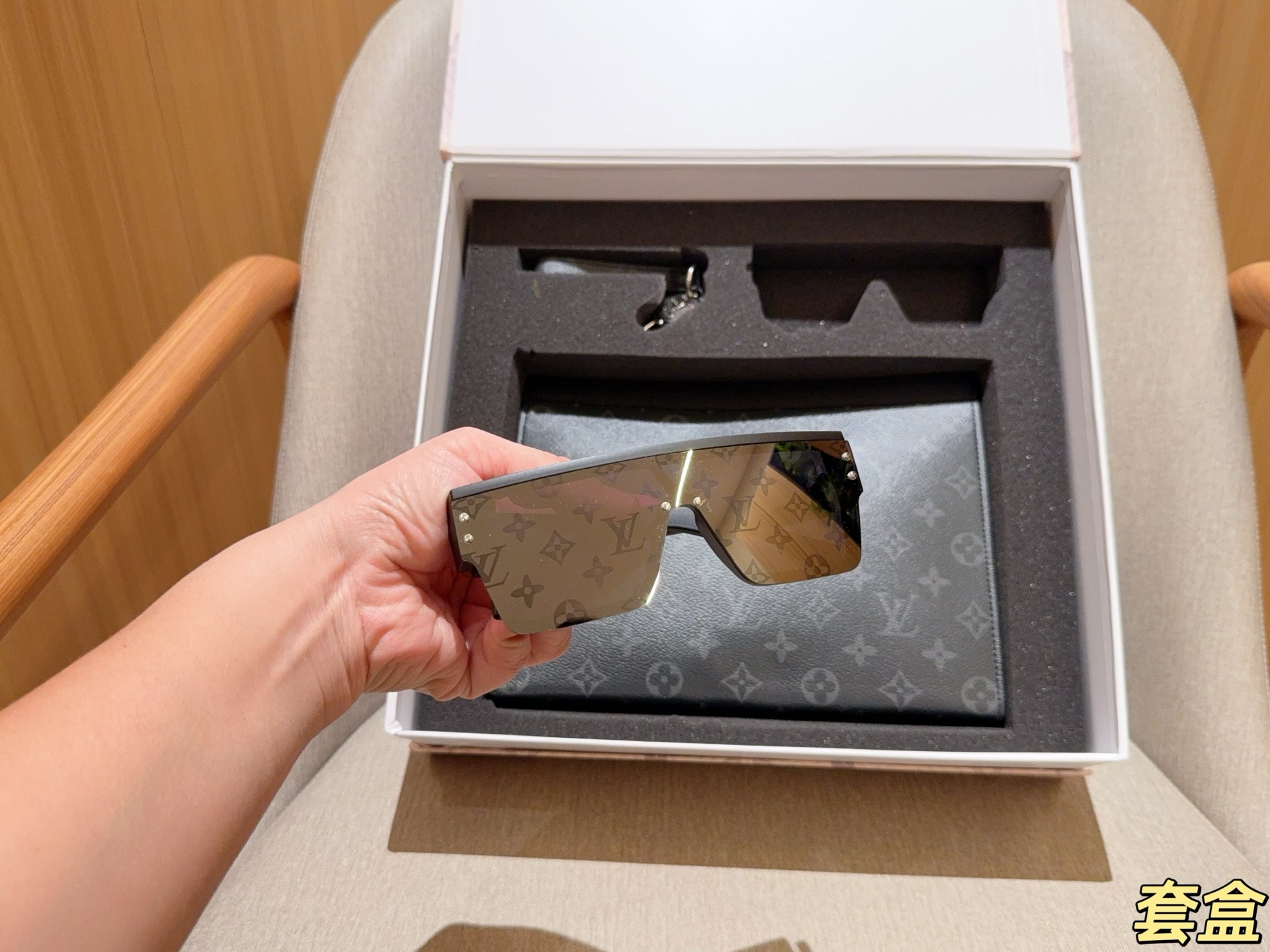 L design Toiletry Kit Bundle Sale (Toiletry Bag+ Sunglasses + Keychain)