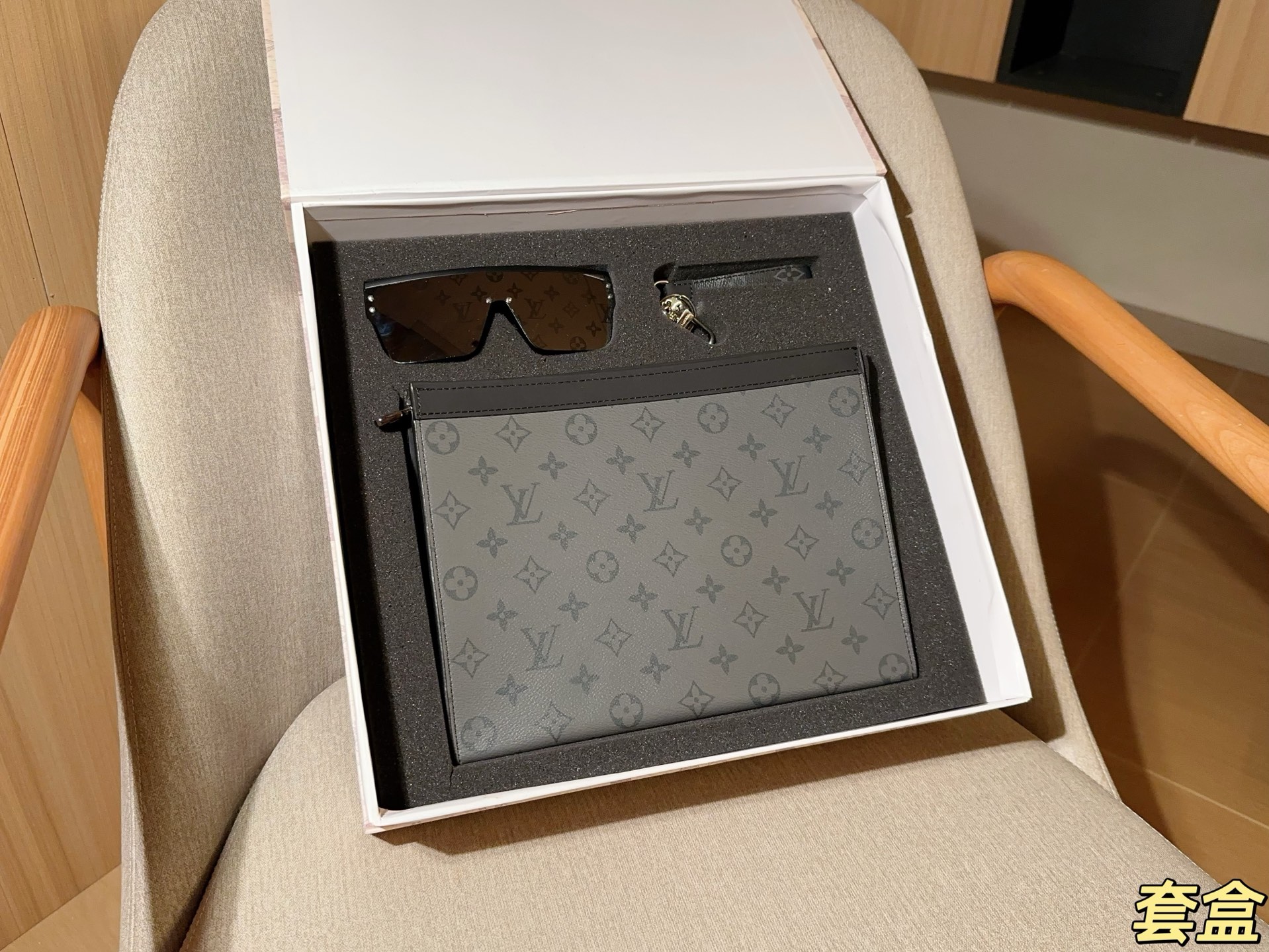 L design Toiletry Kit Bundle Sale (Toiletry Bag+ Sunglasses + Keychain)