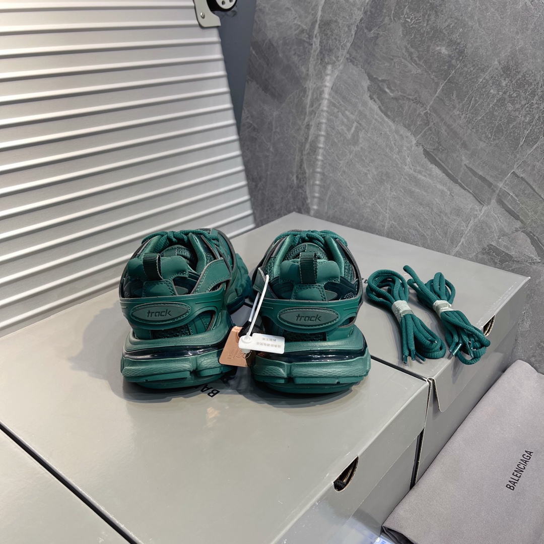 B Design Track 3.0 Sneakers top quality