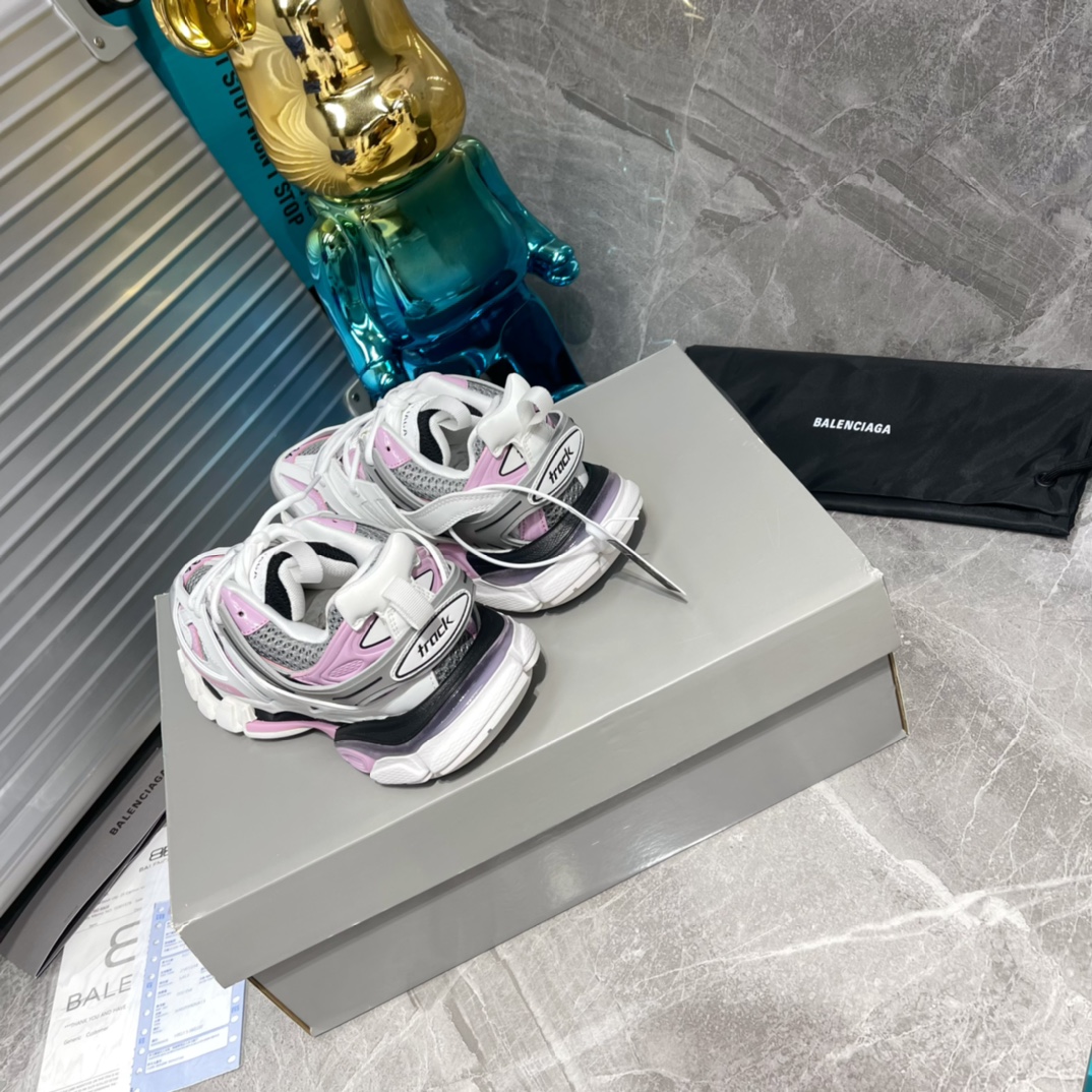 B Design Track 3.0 Sneakers top quality