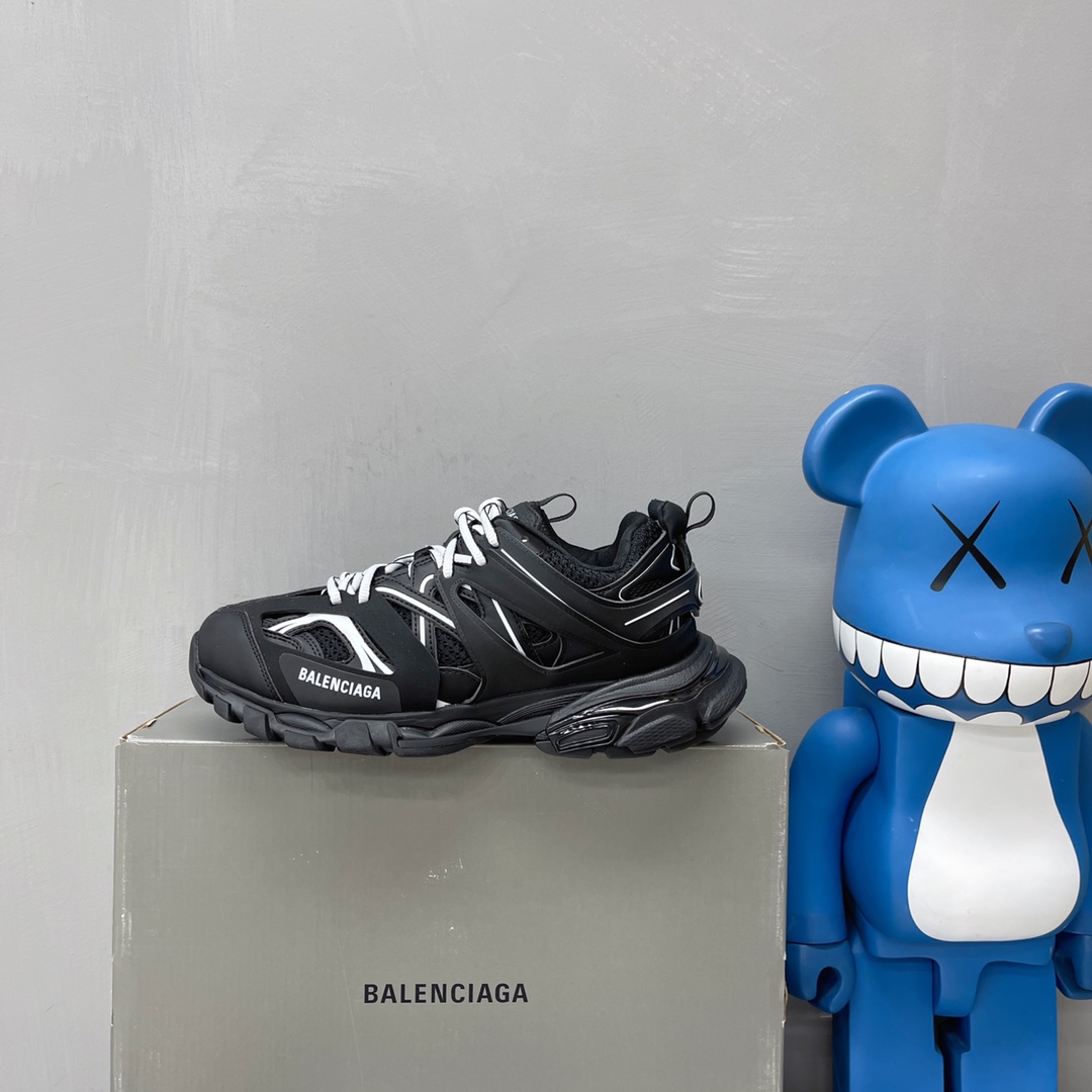 B Design Track 3.0 Sneakers top quality