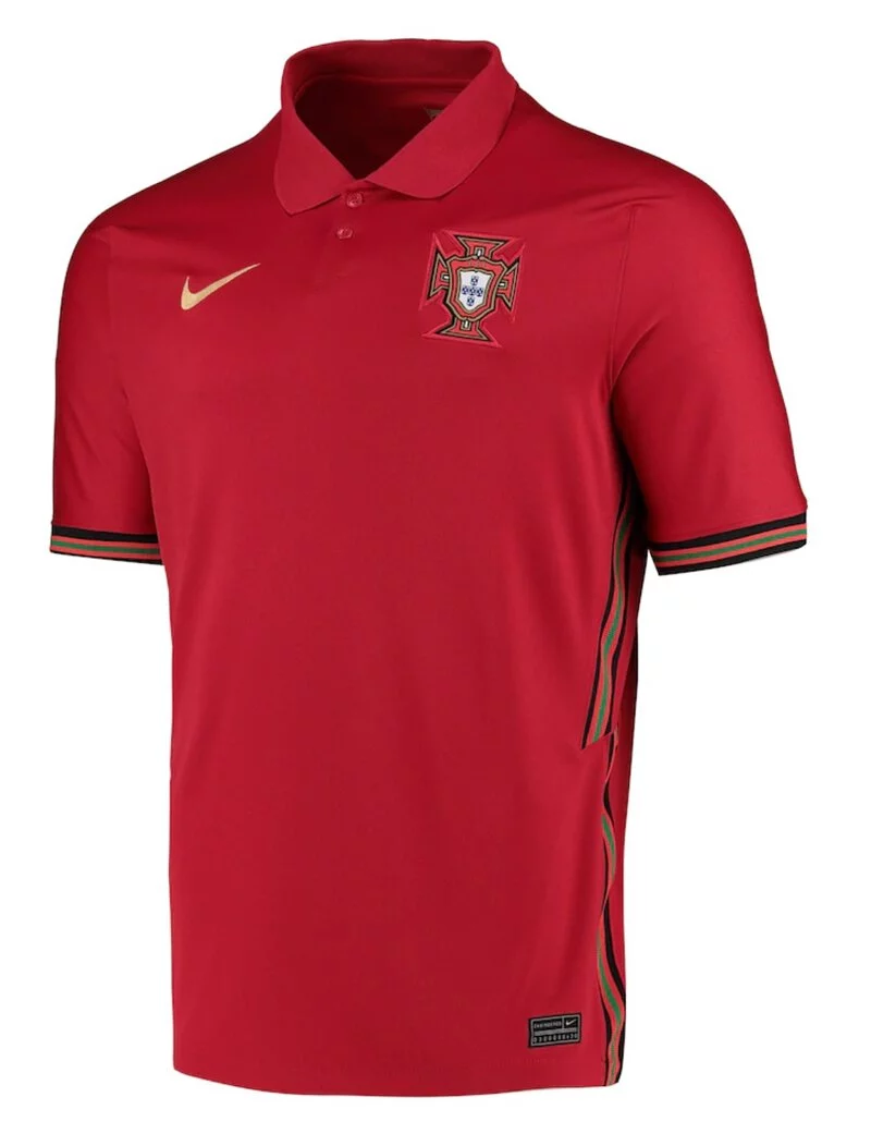 Cristiano Ronaldo, the home jersey of the Portuguese national team in the 20-22 season