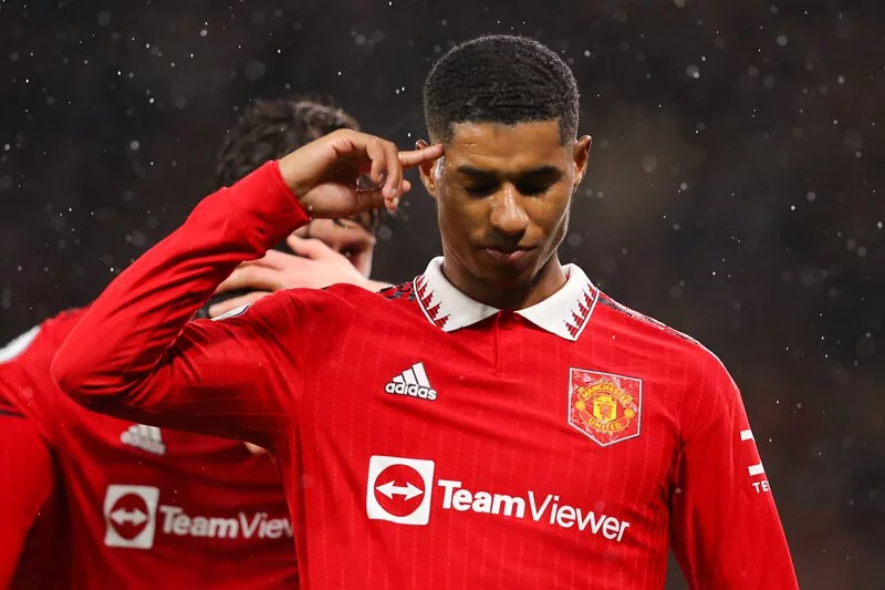 In the 22-23 Manchester United home game, Cristiano Ronaldo wore a genuine long-sleeved jersey
