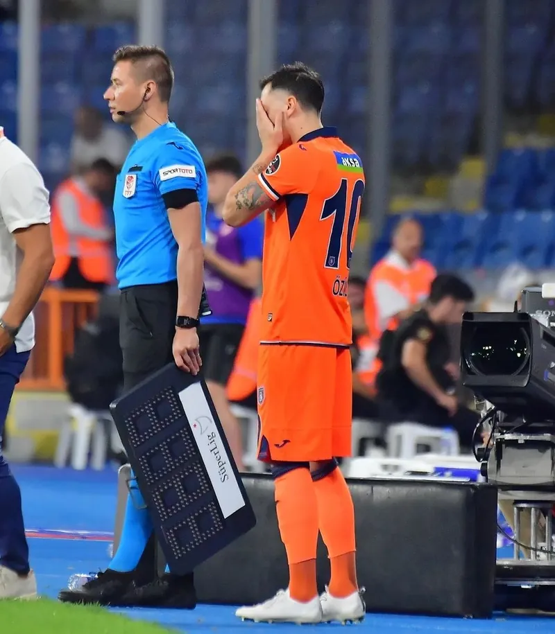 22-23 İstanbul Başakşehir Ozil Home Jersey