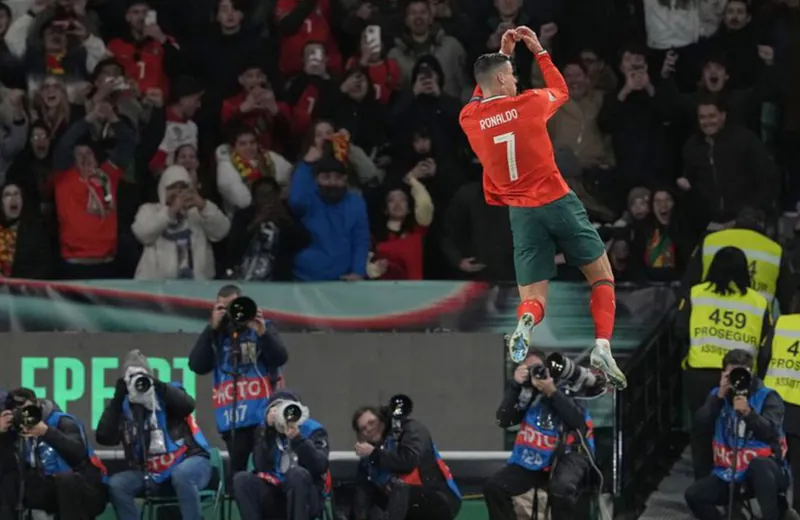 The 2025 Portugal national team Cristiano Ronaldo home fan version jersey features Ronaldo