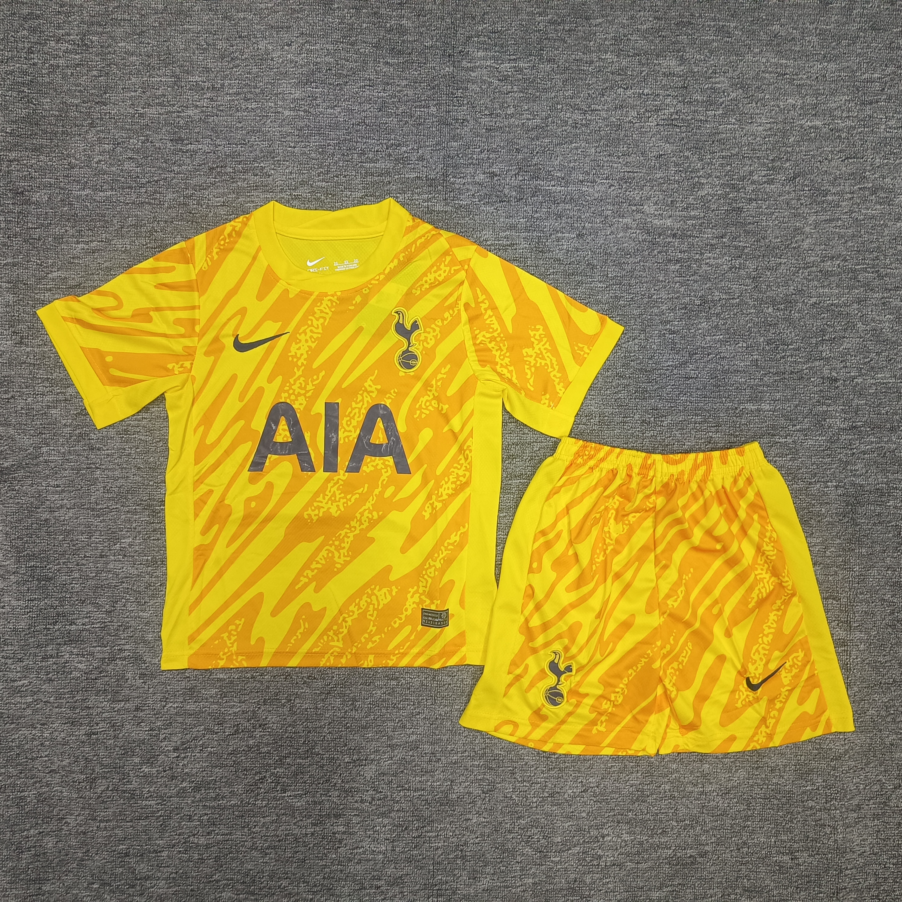 24-25 Tottenham Hotspur King Color Goalkeeper Children's football Uniform Set