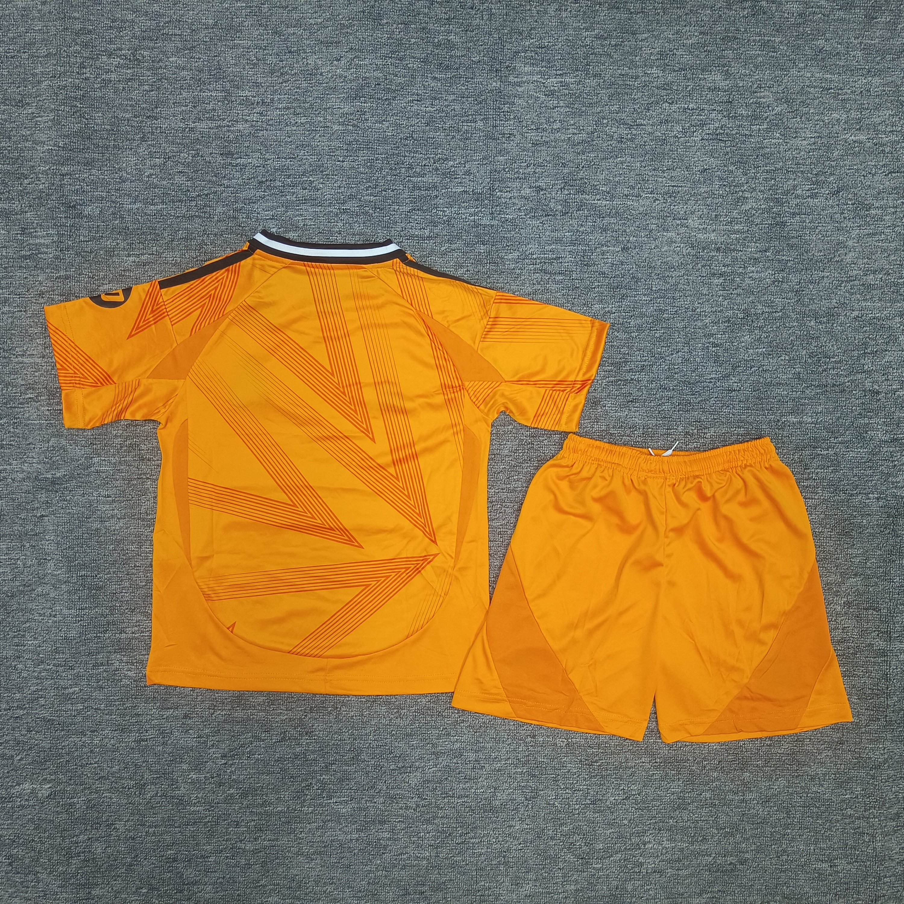 The 24-25 Real Madrid away children's football uniform set