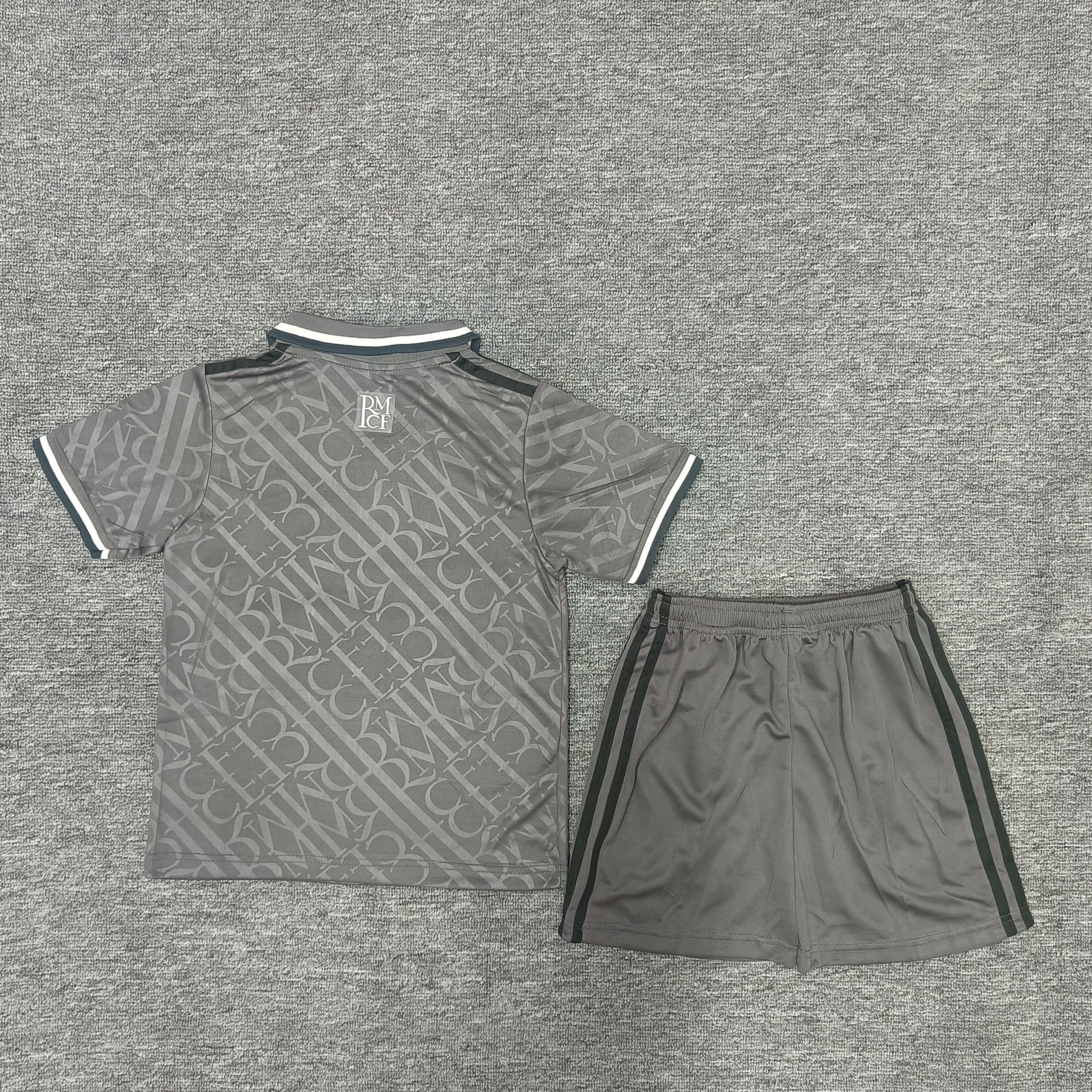 24-25皇马二客场儿童足球服套装