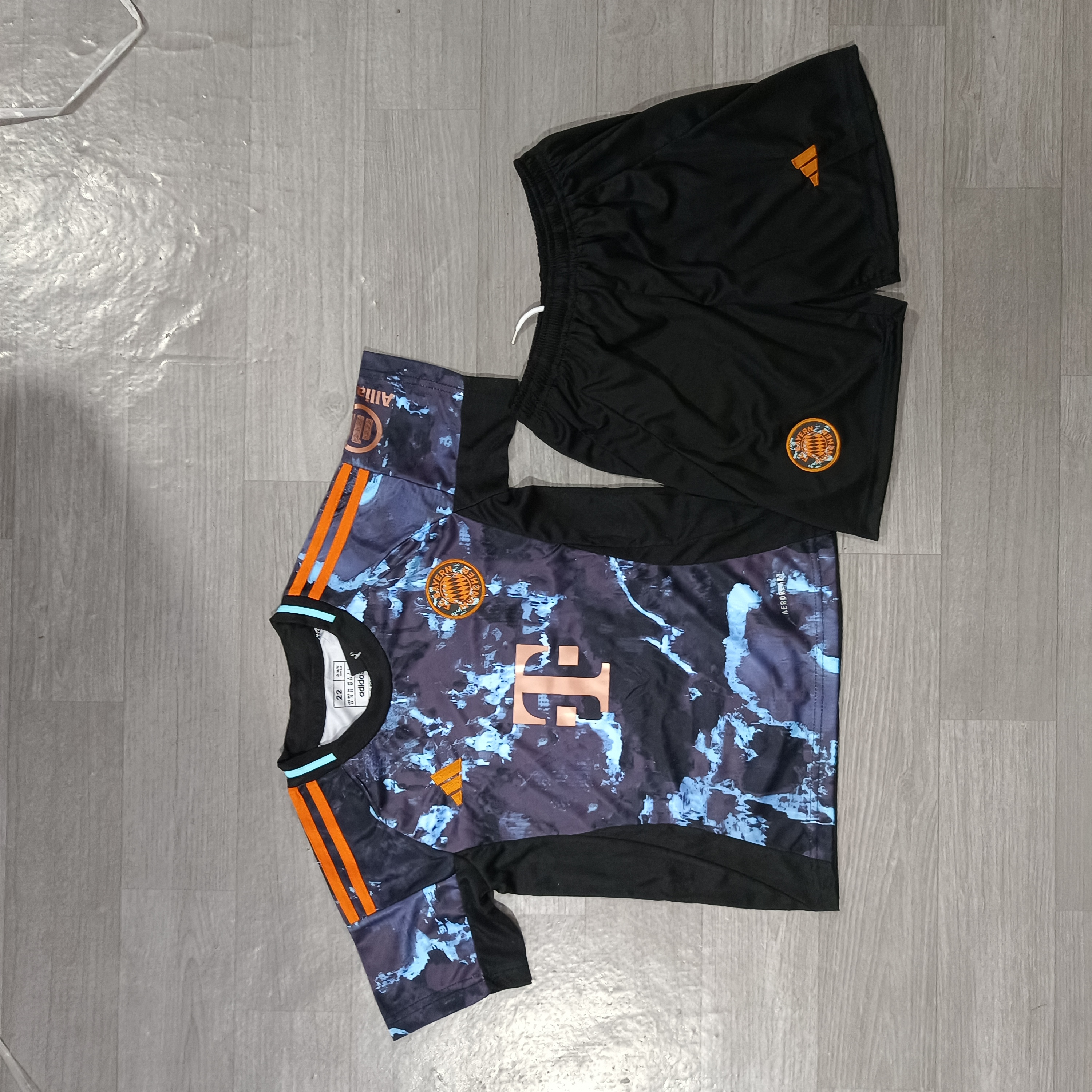 24-25 Bayern Munich away children's football set