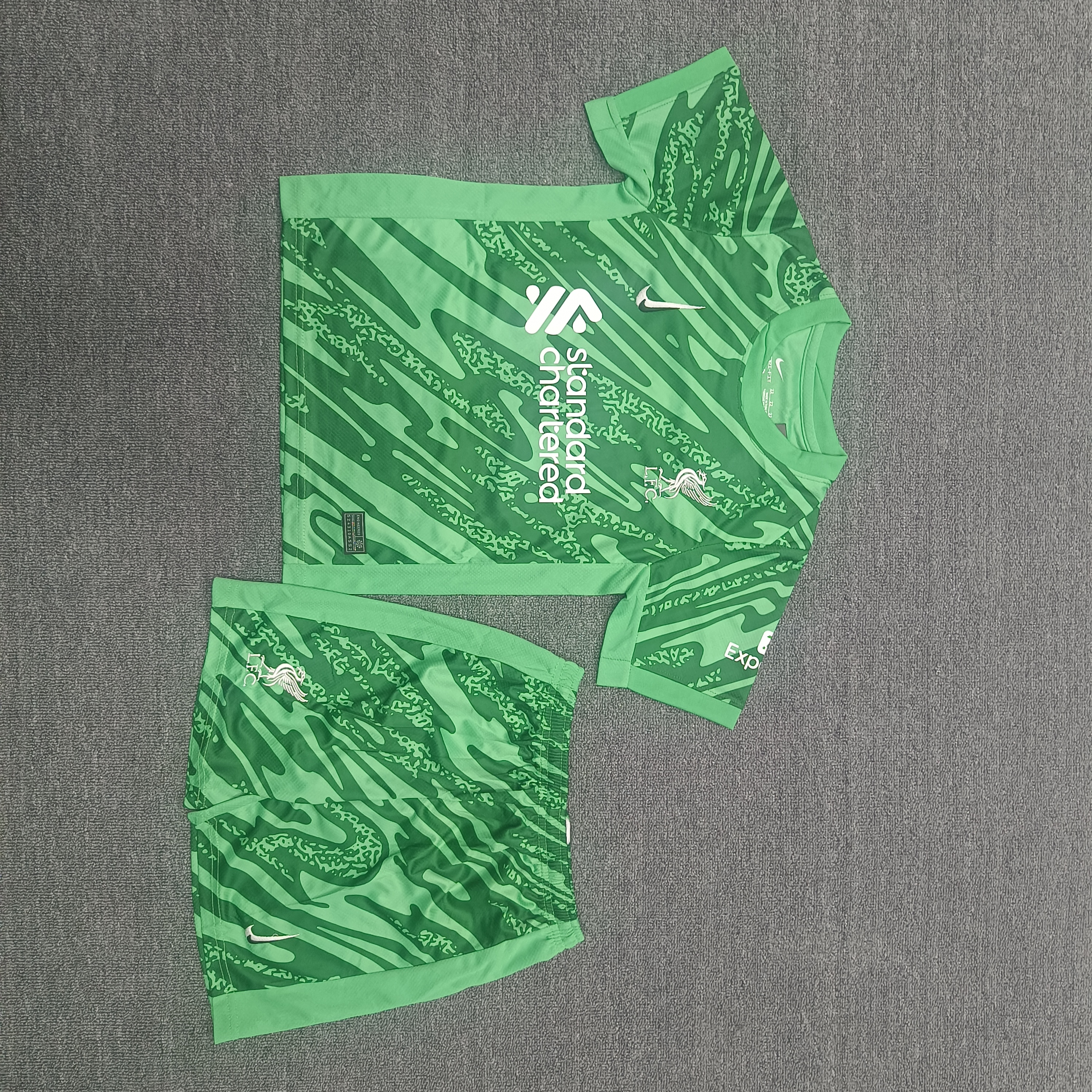 24-25 Liverpool Green Goalkeeper Children's Football Uniform Set