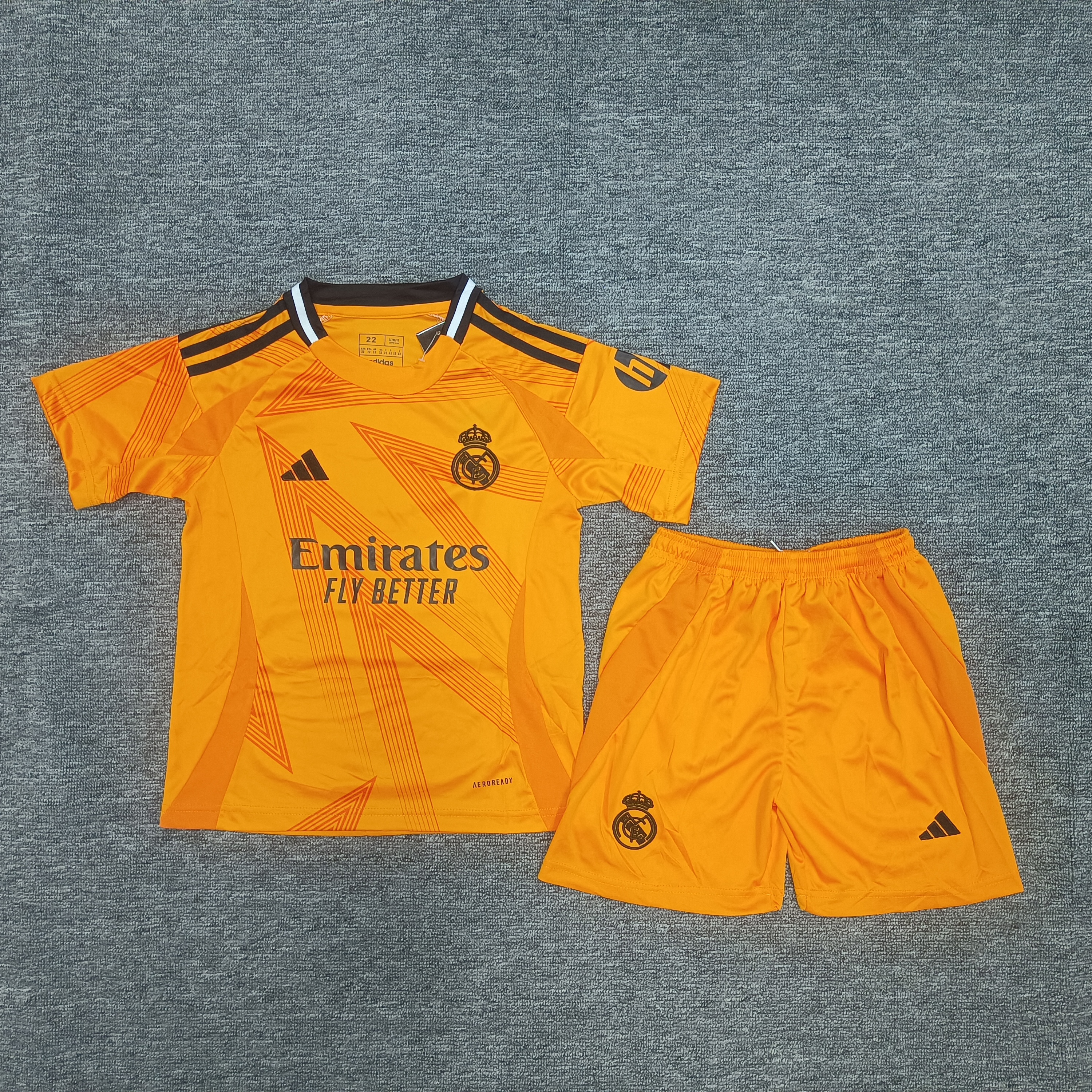 The 24-25 Real Madrid away children's football uniform set