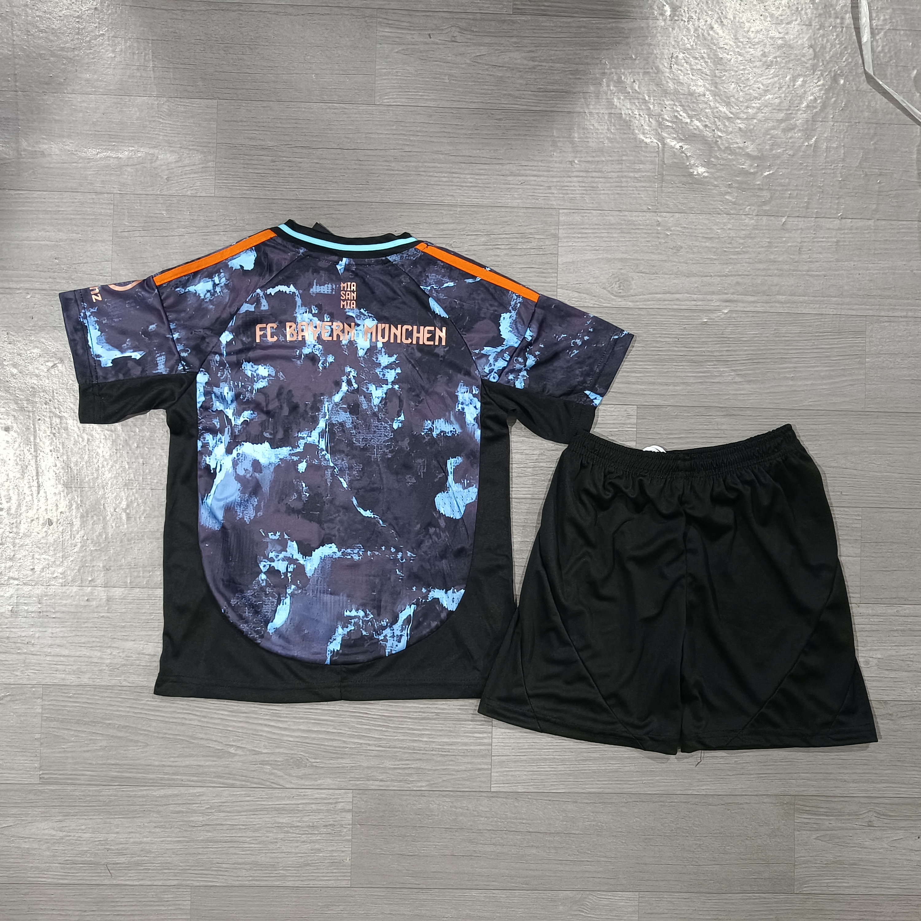 24-25 Bayern Munich away children's football set