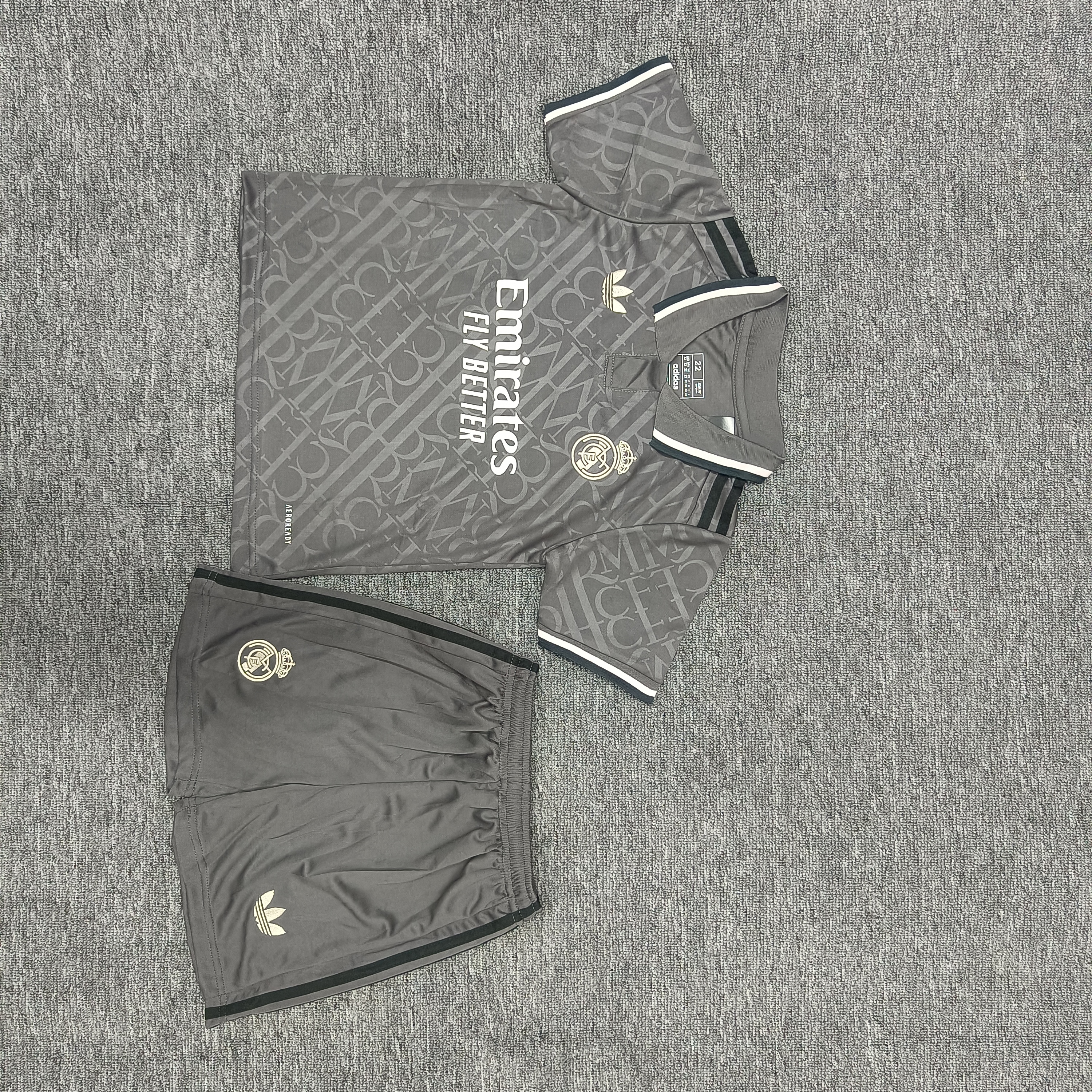 24-25皇马二客场儿童足球服套装