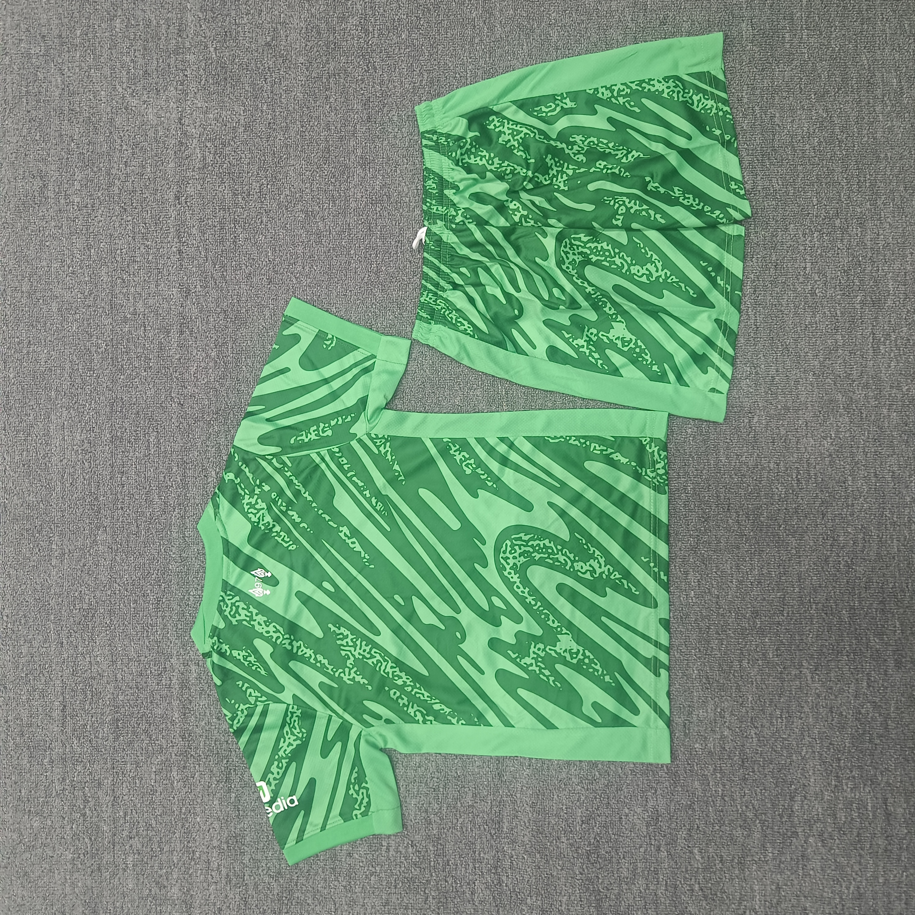 24-25 Liverpool Green Goalkeeper Children's Football Uniform Set