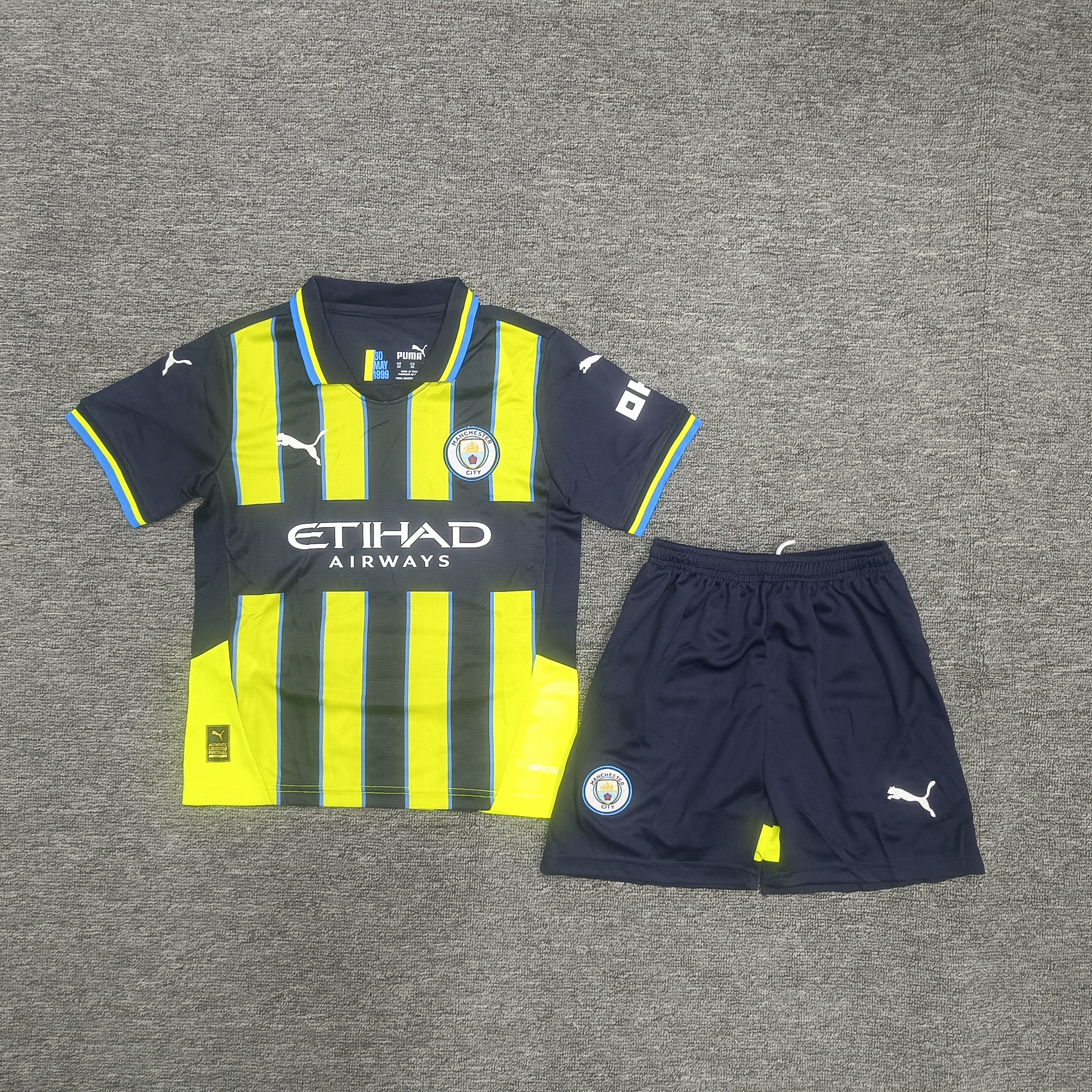 24-25 Manchester City away children's football uniform set