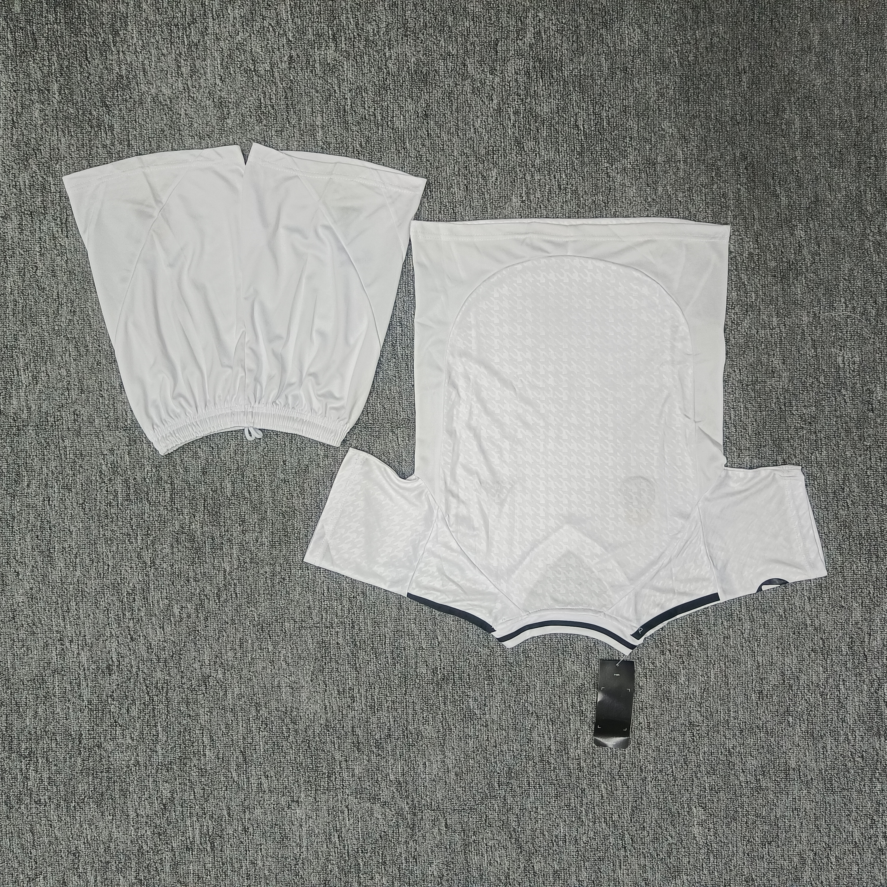 The 24-25 Real Madrid home children's football uniform set