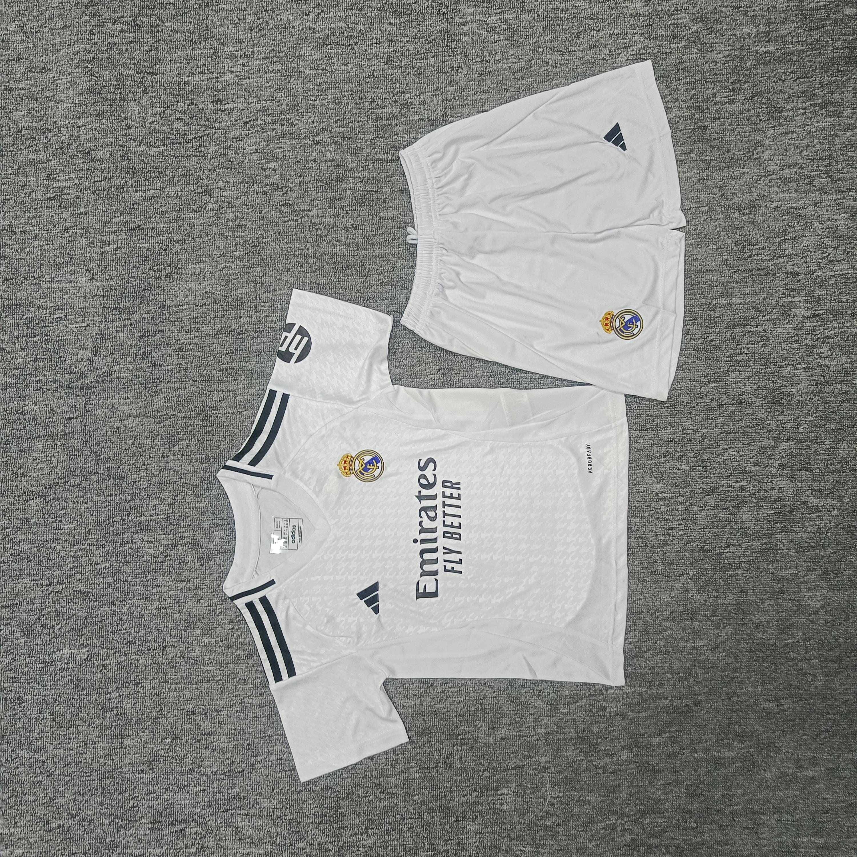 The 24-25 Real Madrid home children's football uniform set