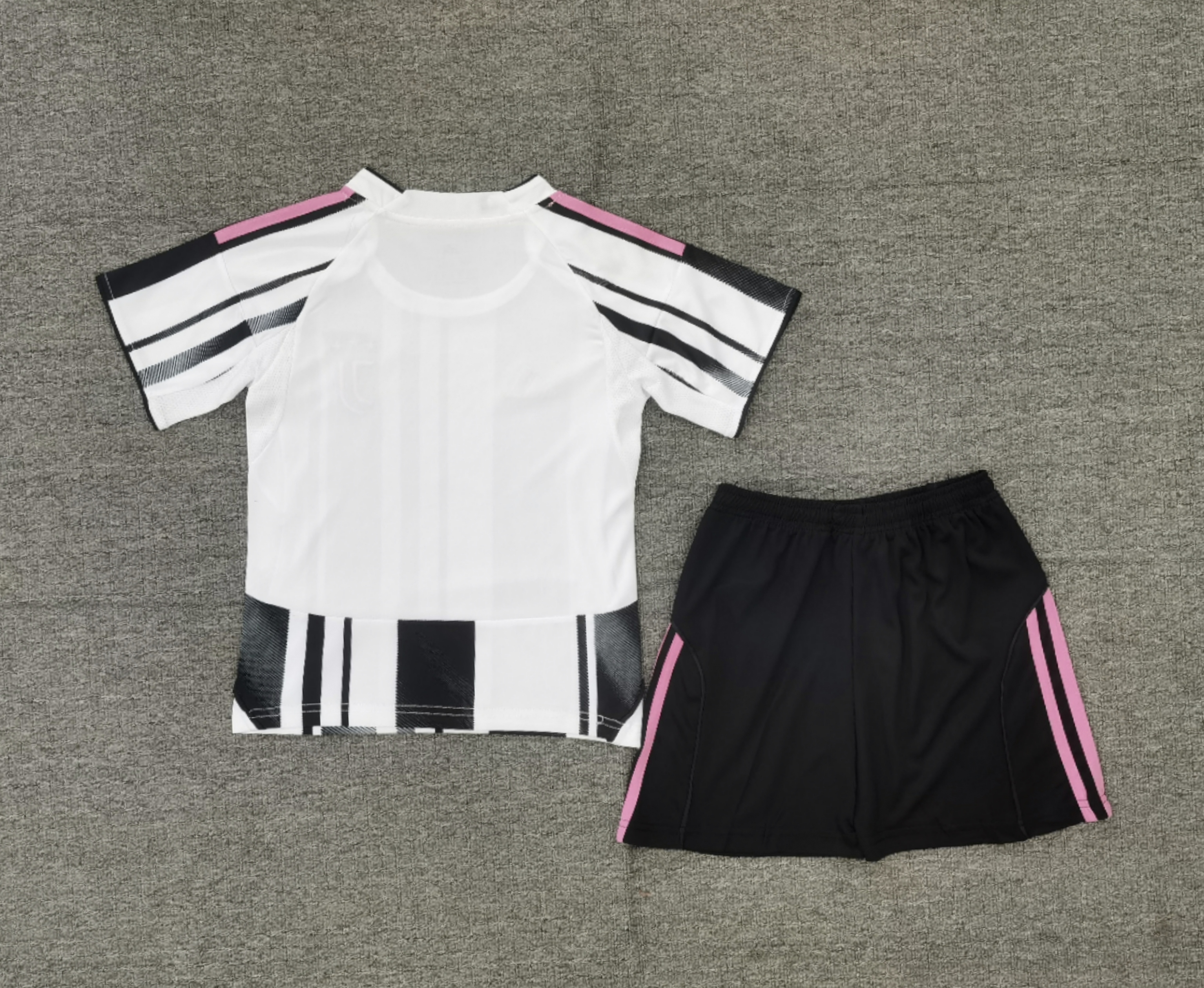Juventus home 16-28 children's football uniform set
