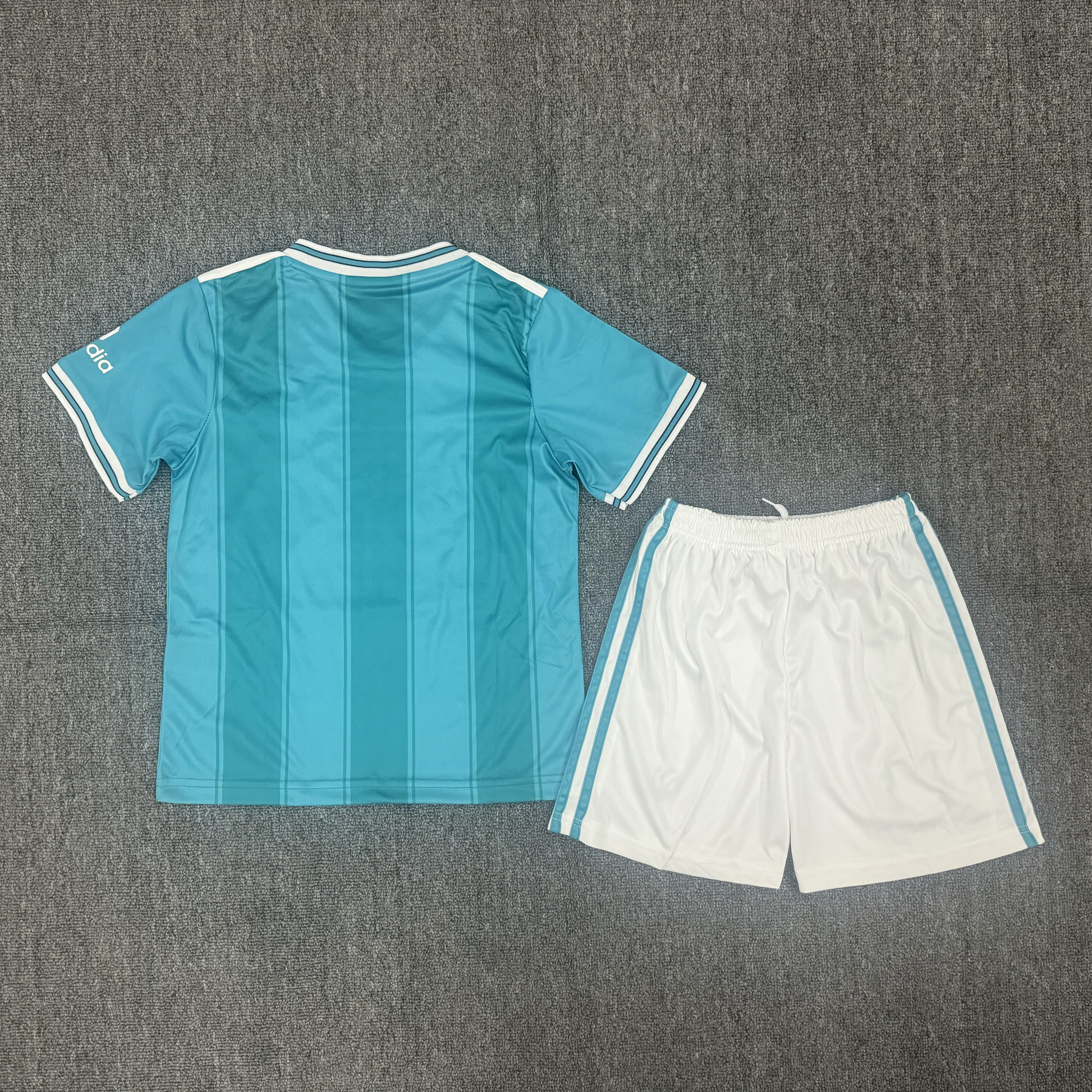 Liverpool's second away game 16-28 children's football set